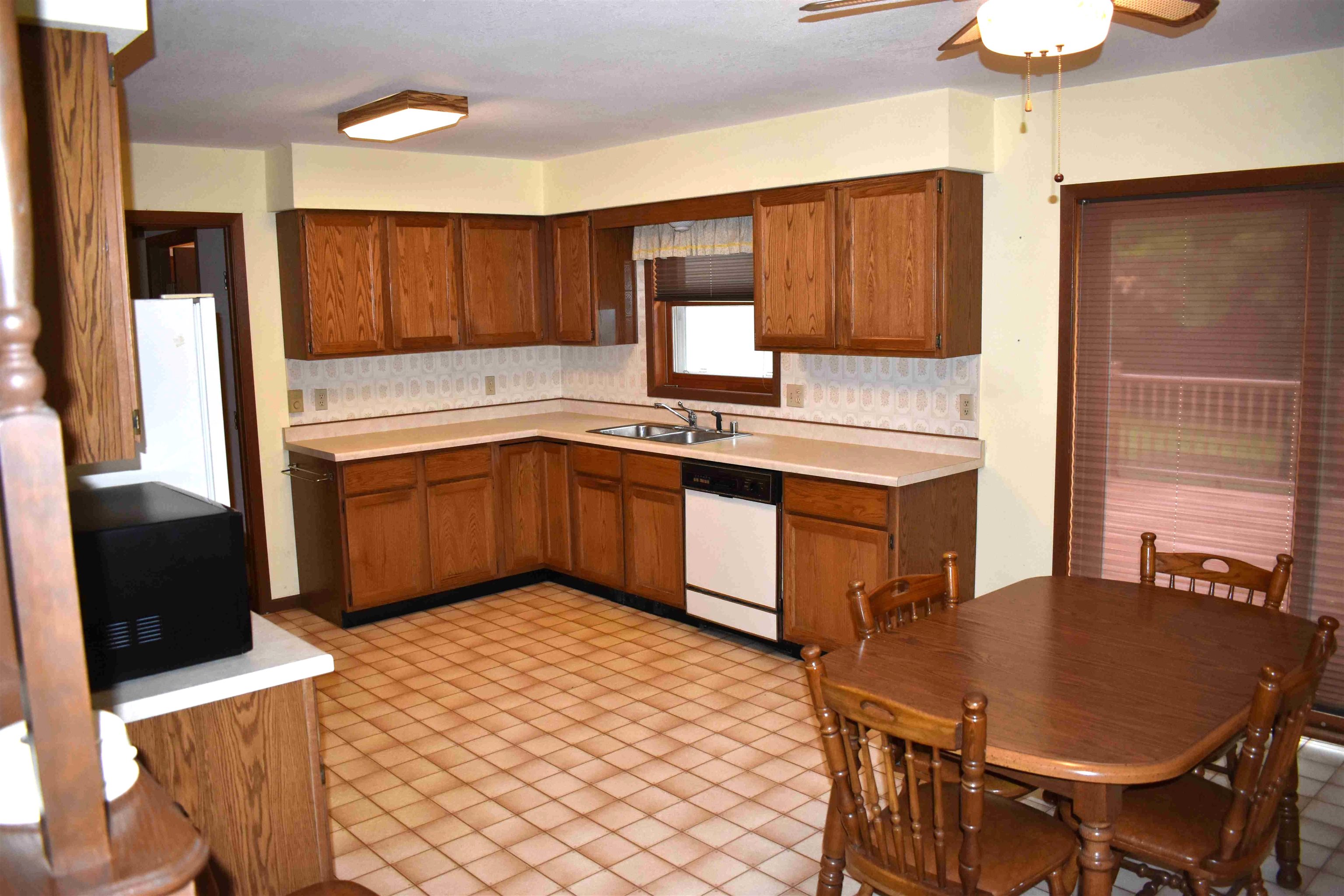 927 S OAKWOOD STREET, Hancock, Wisconsin 54943, 3 Bedrooms Bedrooms, ,1 BathroomBathrooms,Residential,For Sale,927 S OAKWOOD STREET,22503106