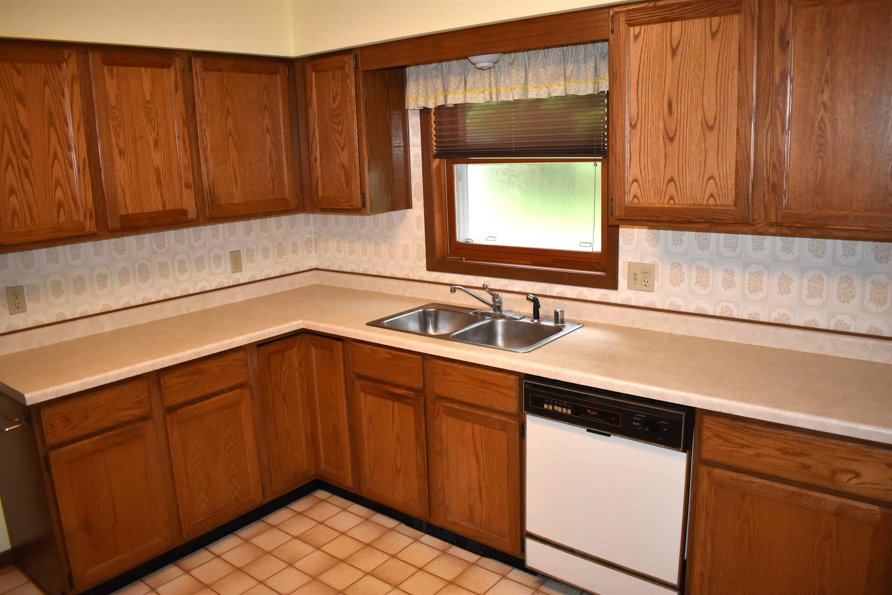 927 S OAKWOOD STREET, Hancock, Wisconsin 54943, 3 Bedrooms Bedrooms, ,1 BathroomBathrooms,Residential,For Sale,927 S OAKWOOD STREET,22503106