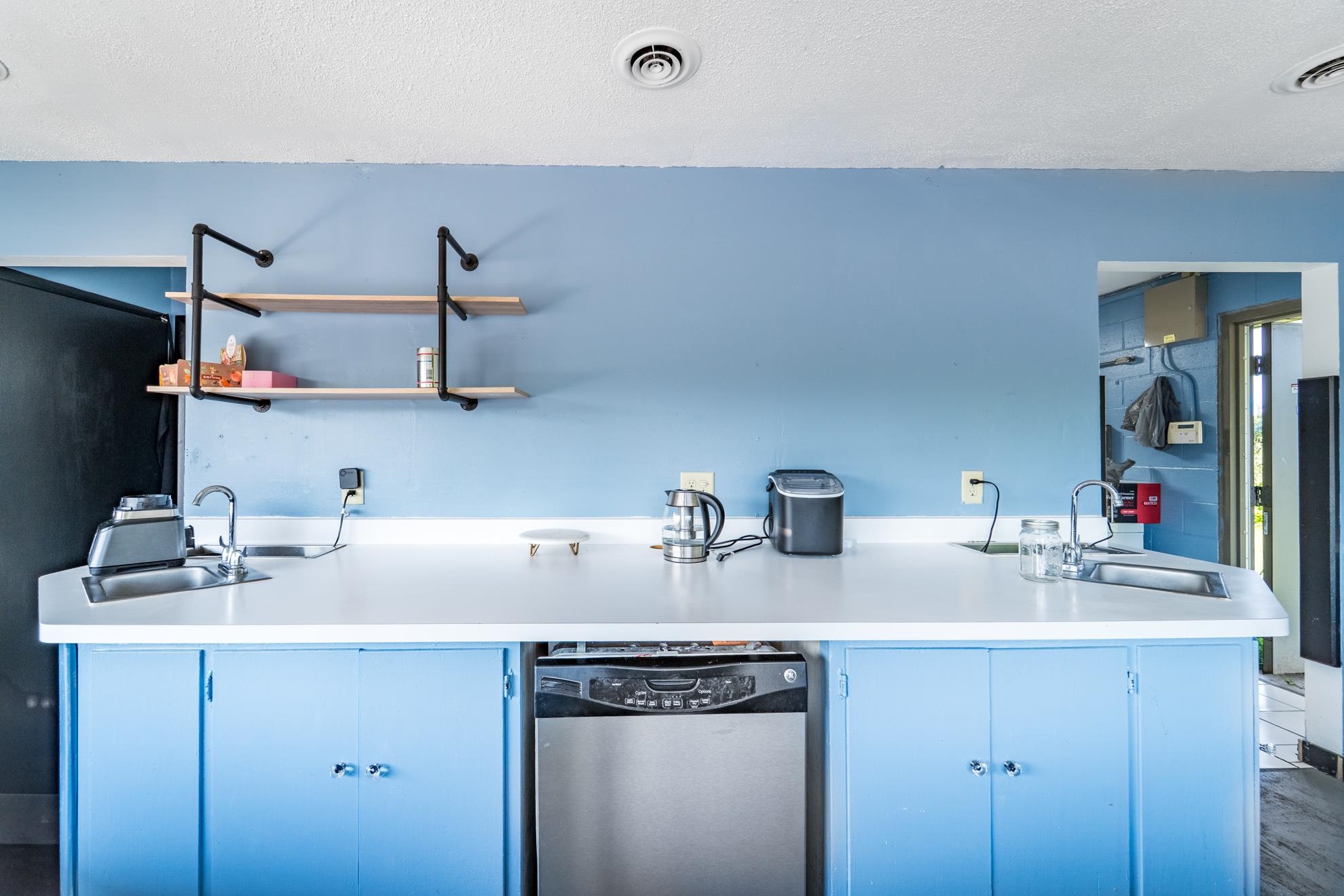 1707 MERRILL AVENUE, Wausau, Wisconsin 54401, ,Commercial/industrial,For Sale,1707 MERRILL AVENUE,22503587