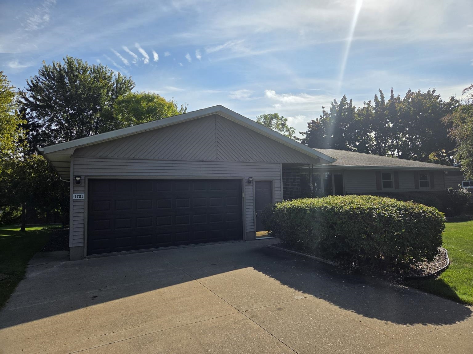 1701 N PALMETTO AVENUE, Marshfield, Wisconsin 54449, 3 Bedrooms Bedrooms, ,2 BathroomsBathrooms,Residential,For Sale,1701 N PALMETTO AVENUE,22503941