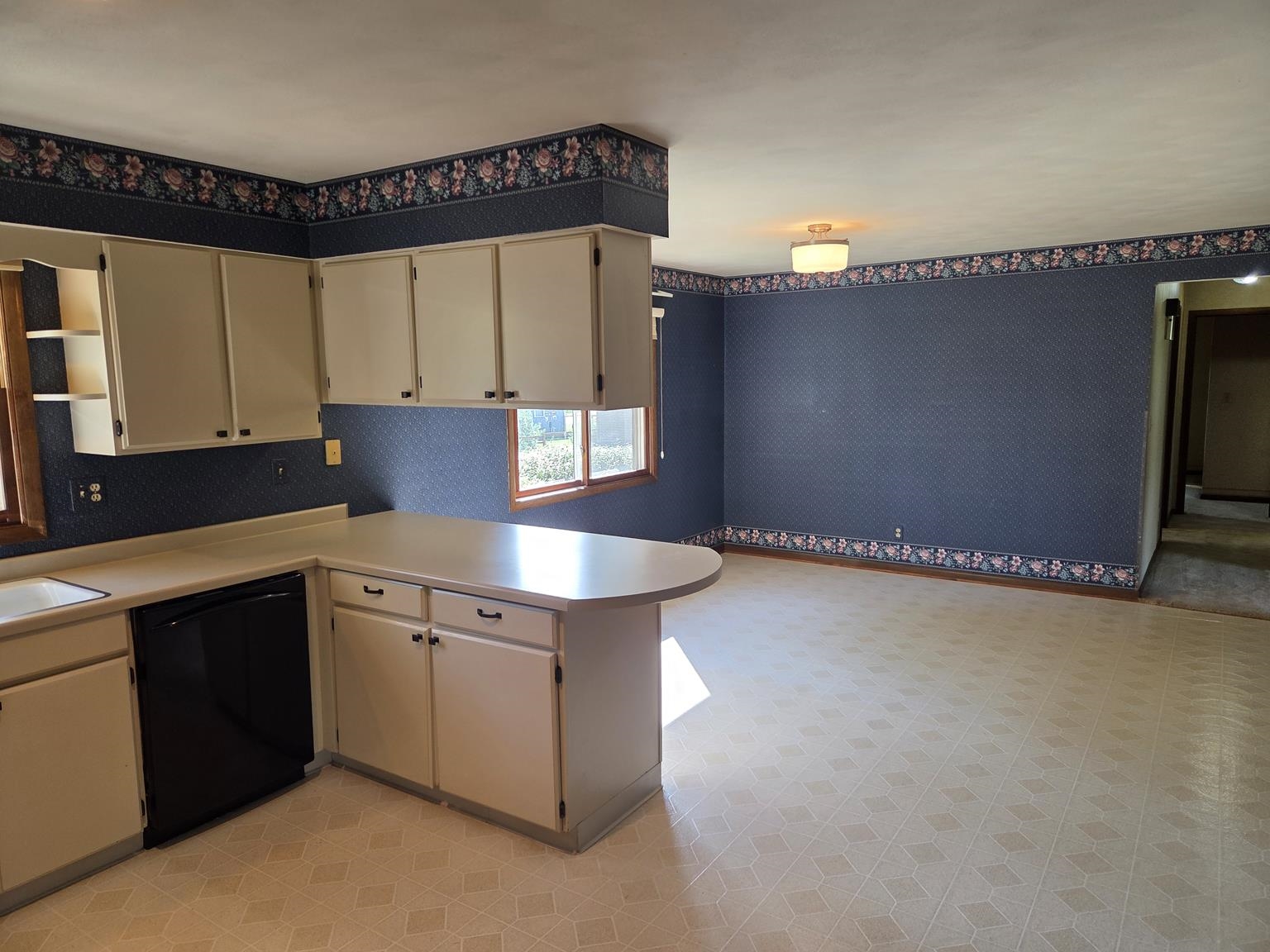 1701 N PALMETTO AVENUE, Marshfield, Wisconsin 54449, 3 Bedrooms Bedrooms, ,2 BathroomsBathrooms,Residential,For Sale,1701 N PALMETTO AVENUE,22503941