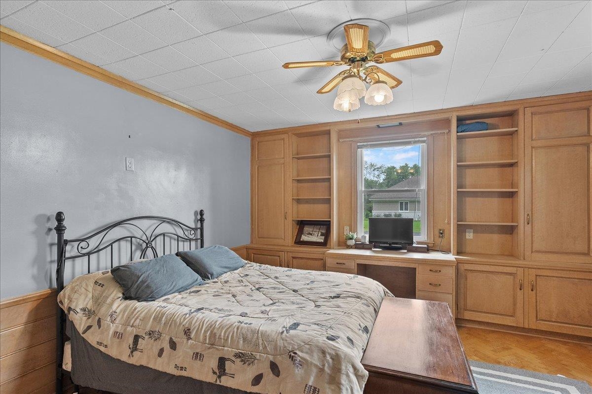 718 S DRAKE AVENUE, Marshfield, Wisconsin 54449-9999, 4 Bedrooms Bedrooms, ,3 BathroomsBathrooms,Residential,For Sale,718 S DRAKE AVENUE,22504034