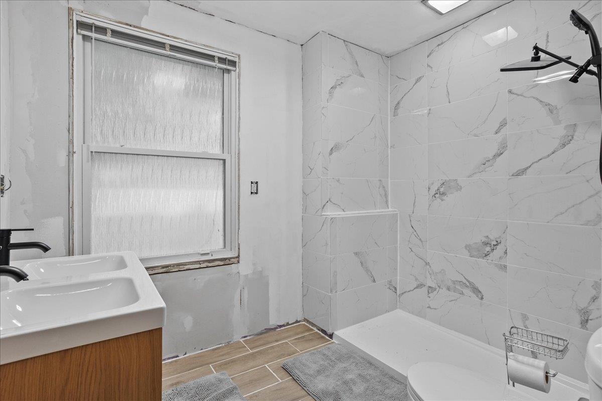 718 S DRAKE AVENUE, Marshfield, Wisconsin 54449-9999, 4 Bedrooms Bedrooms, ,3 BathroomsBathrooms,Residential,For Sale,718 S DRAKE AVENUE,22504034