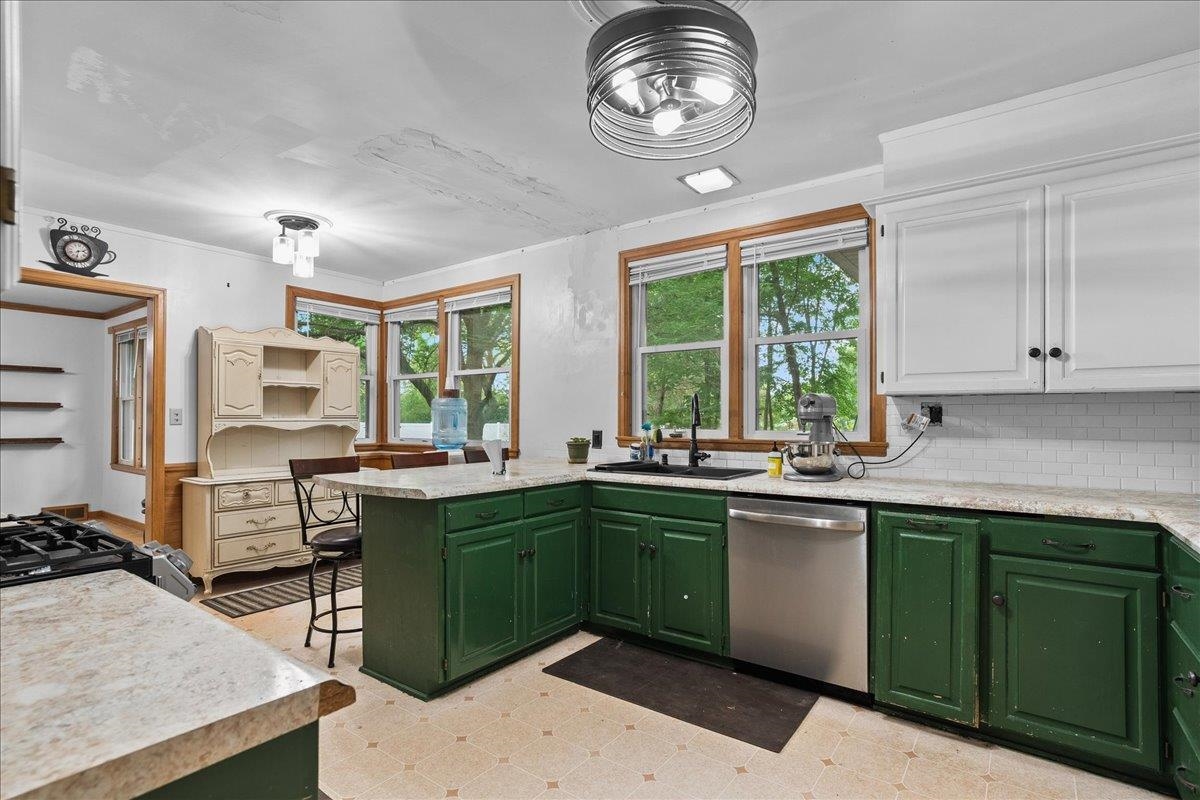 718 S DRAKE AVENUE, Marshfield, Wisconsin 54449-9999, 4 Bedrooms Bedrooms, ,3 BathroomsBathrooms,Residential,For Sale,718 S DRAKE AVENUE,22504034