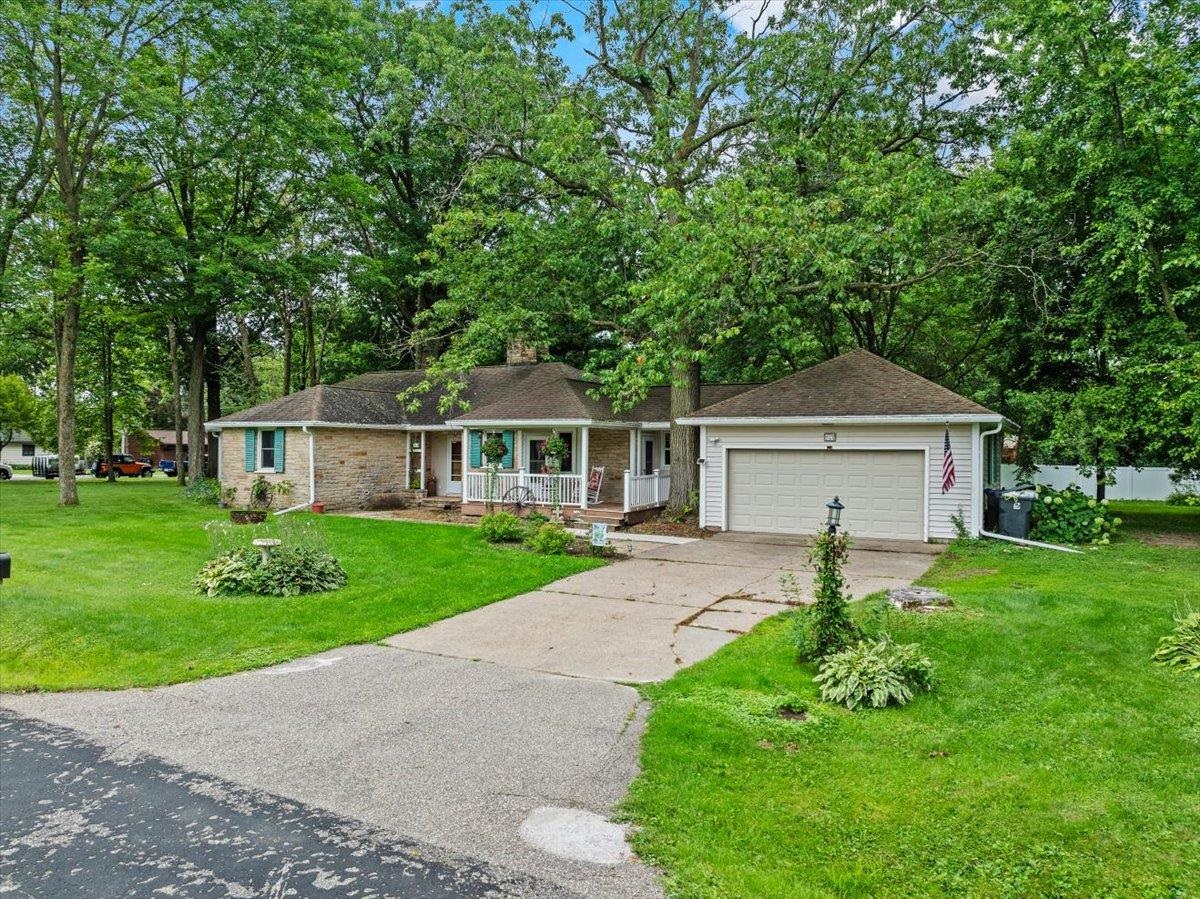 718 S DRAKE AVENUE, Marshfield, Wisconsin 54449-9999, 4 Bedrooms Bedrooms, ,3 BathroomsBathrooms,Residential,For Sale,718 S DRAKE AVENUE,22504034