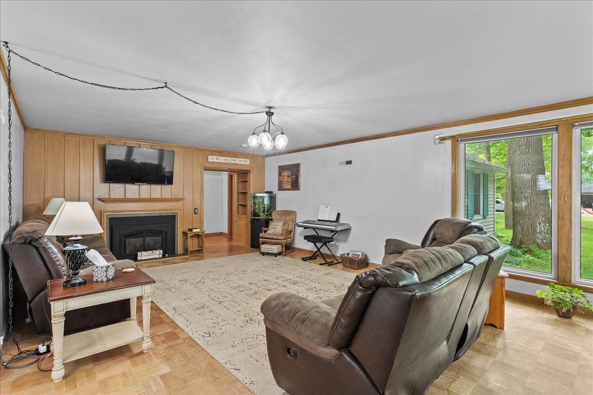 718 S DRAKE AVENUE, Marshfield, Wisconsin 54449-9999, 4 Bedrooms Bedrooms, ,3 BathroomsBathrooms,Residential,For Sale,718 S DRAKE AVENUE,22504034