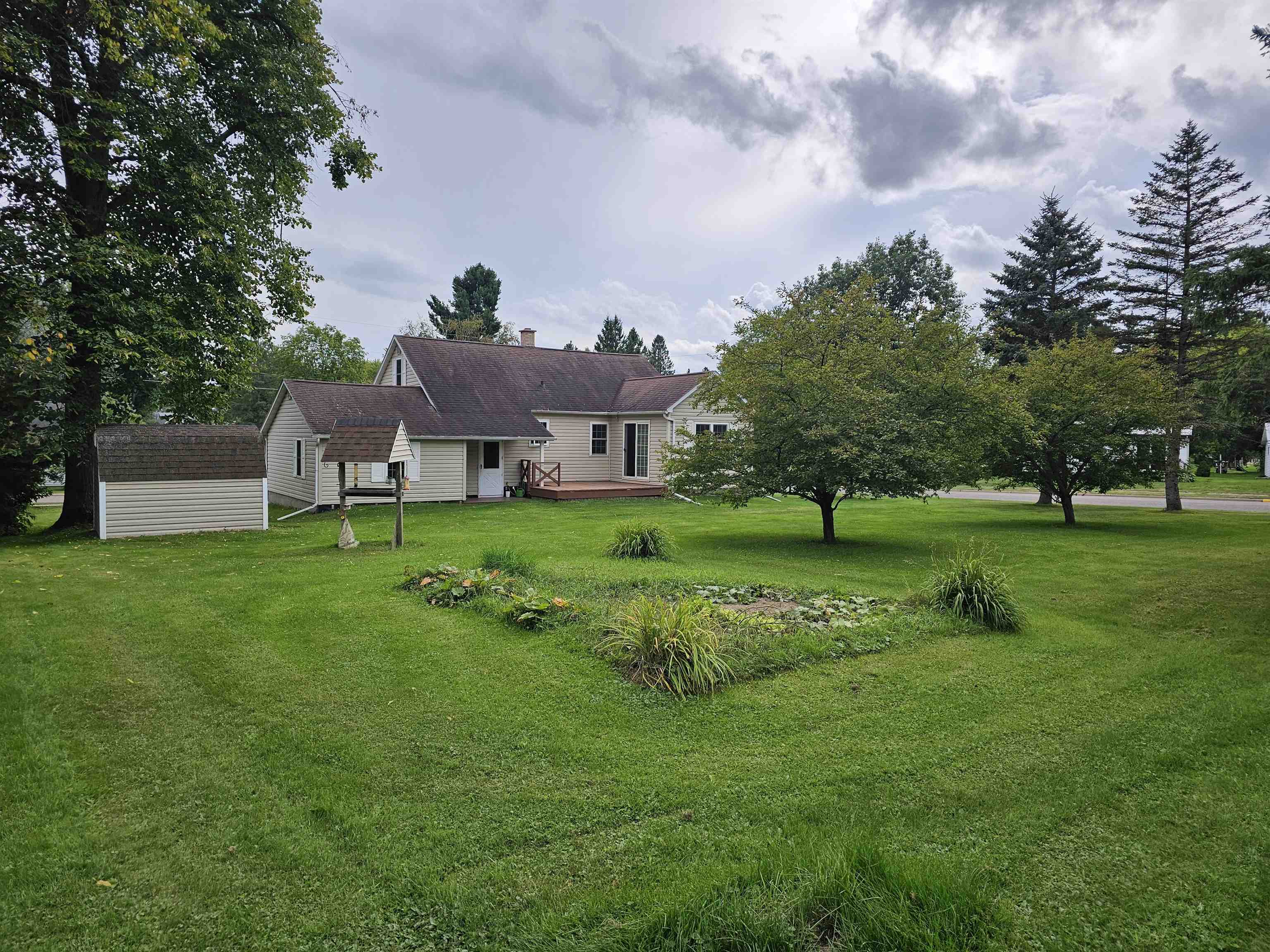 405 E PINE STREET, Medford, Wisconsin 54451, 3 Bedrooms Bedrooms, ,1 BathroomBathrooms,Residential,For Sale,405 E PINE STREET,22504181