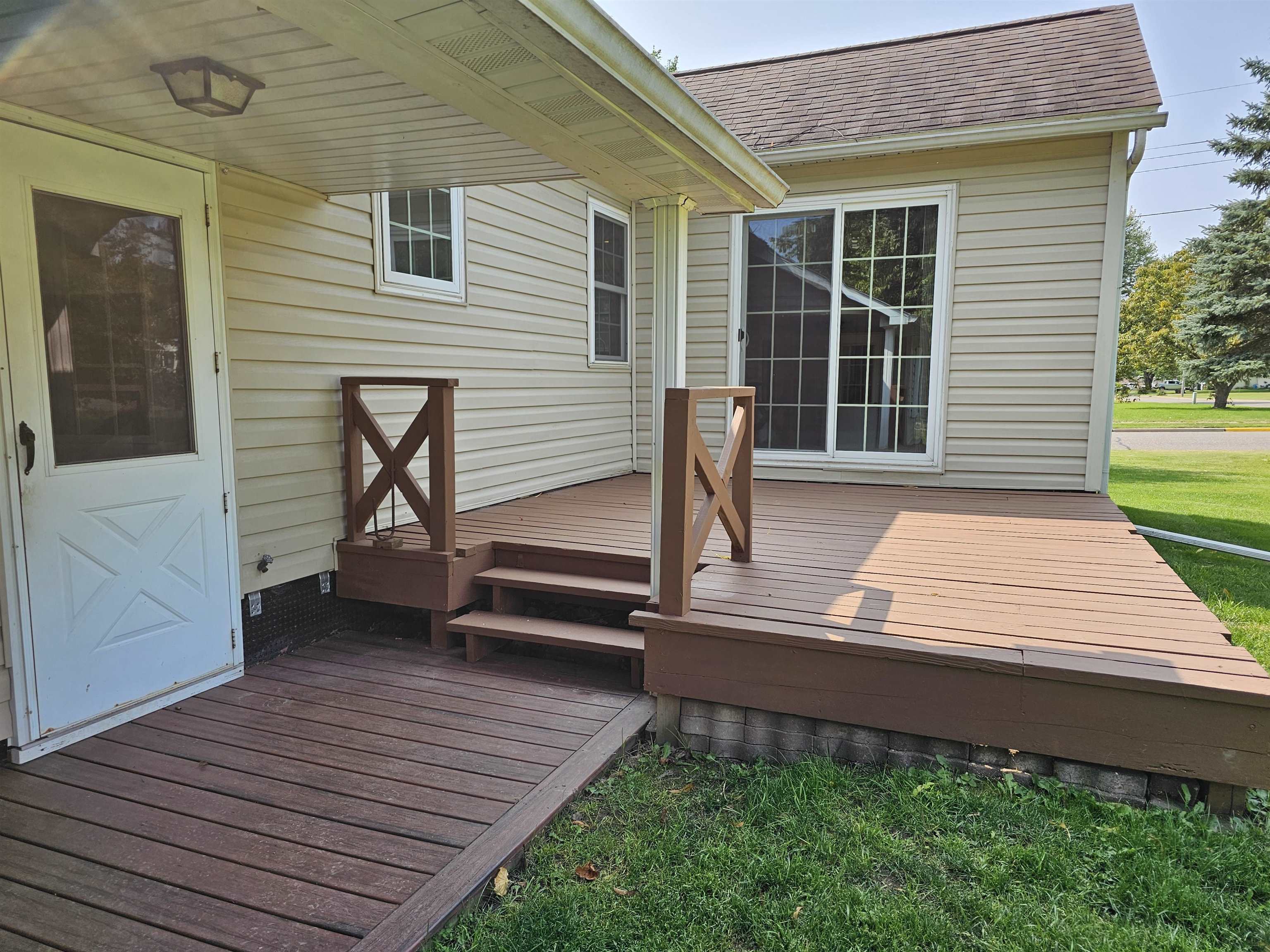 405 E PINE STREET, Medford, Wisconsin 54451, 3 Bedrooms Bedrooms, ,1 BathroomBathrooms,Residential,For Sale,405 E PINE STREET,22504181