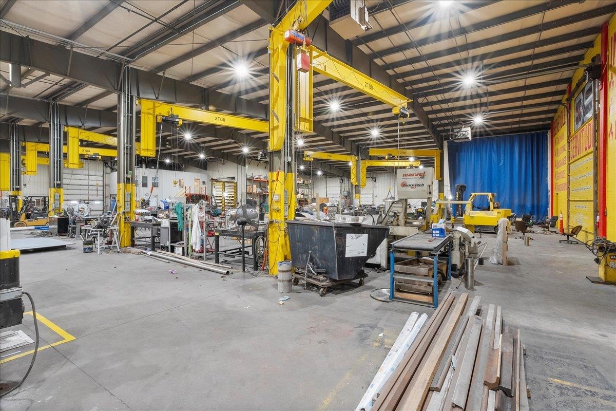 2402 S GALVIN AVENUE, Marshfield, Wisconsin 54449, ,Commercial/industrial,For Sale,2402 S GALVIN AVENUE,22504252