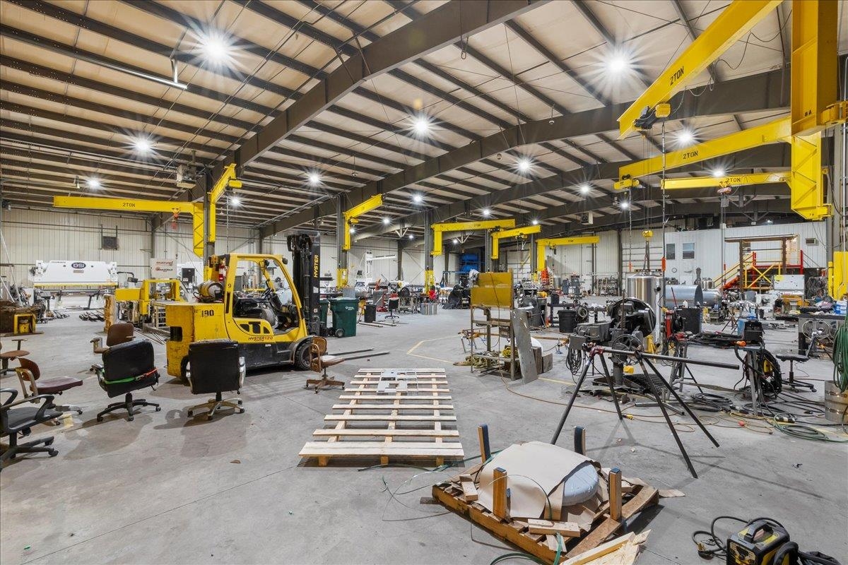 2402 S GALVIN AVENUE, Marshfield, Wisconsin 54449, ,Commercial/industrial,For Sale,2402 S GALVIN AVENUE,22504252