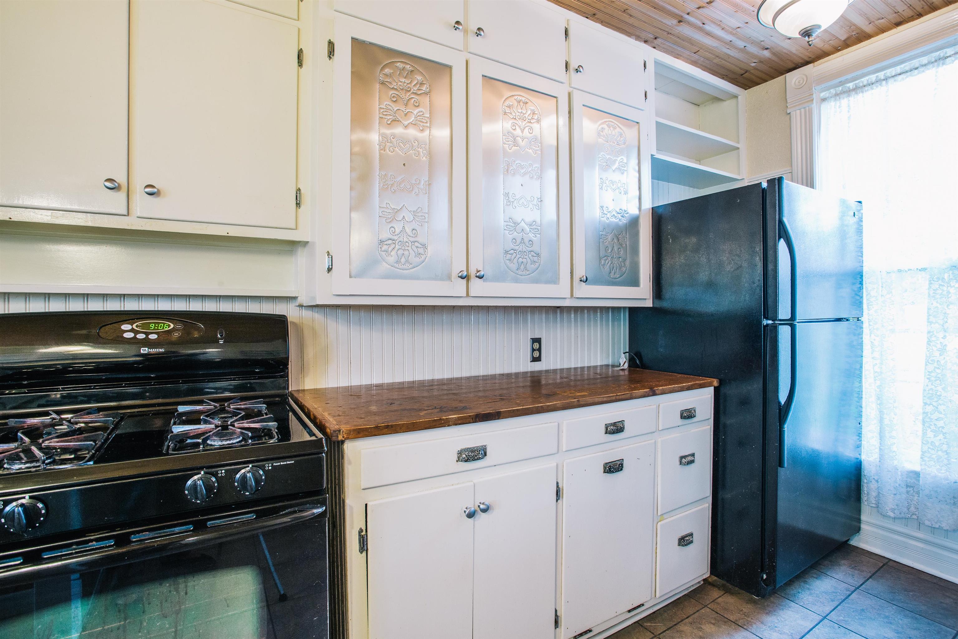 202 CLAY STREET, Neillsville, Wisconsin 54456, 4 Bedrooms Bedrooms, ,3 BathroomsBathrooms,Residential,For Sale,202 CLAY STREET,22504422