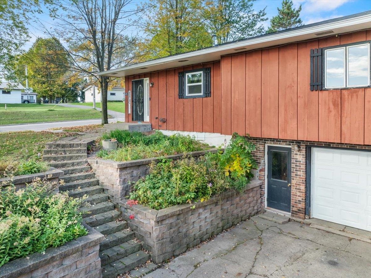 104 W BEGLEY STREET, Greenwood, Wisconsin 54437, 3 Bedrooms Bedrooms, ,1 BathroomBathrooms,Residential,For Sale,104 W BEGLEY STREET,22504780