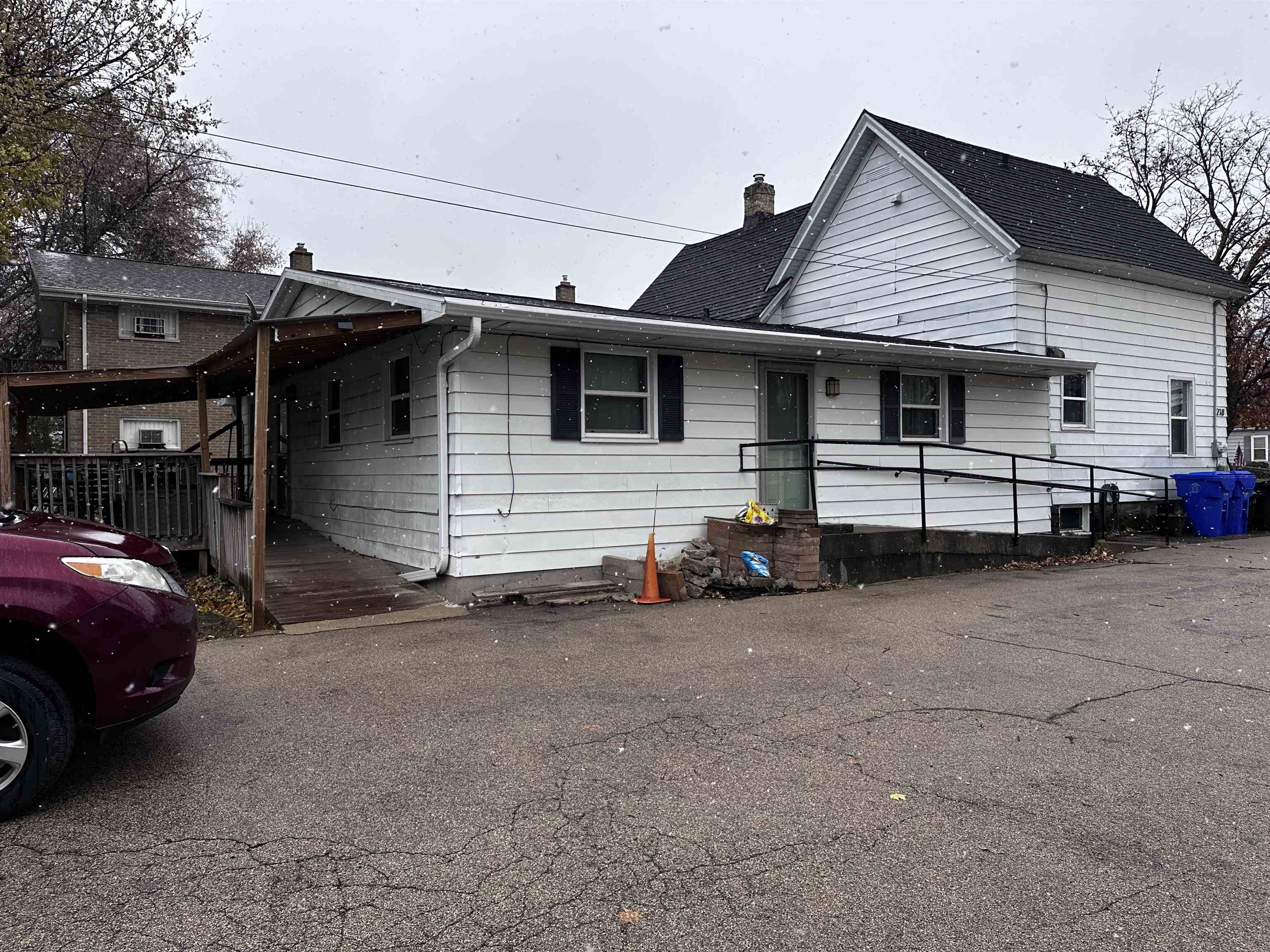 218 E Calumet Street