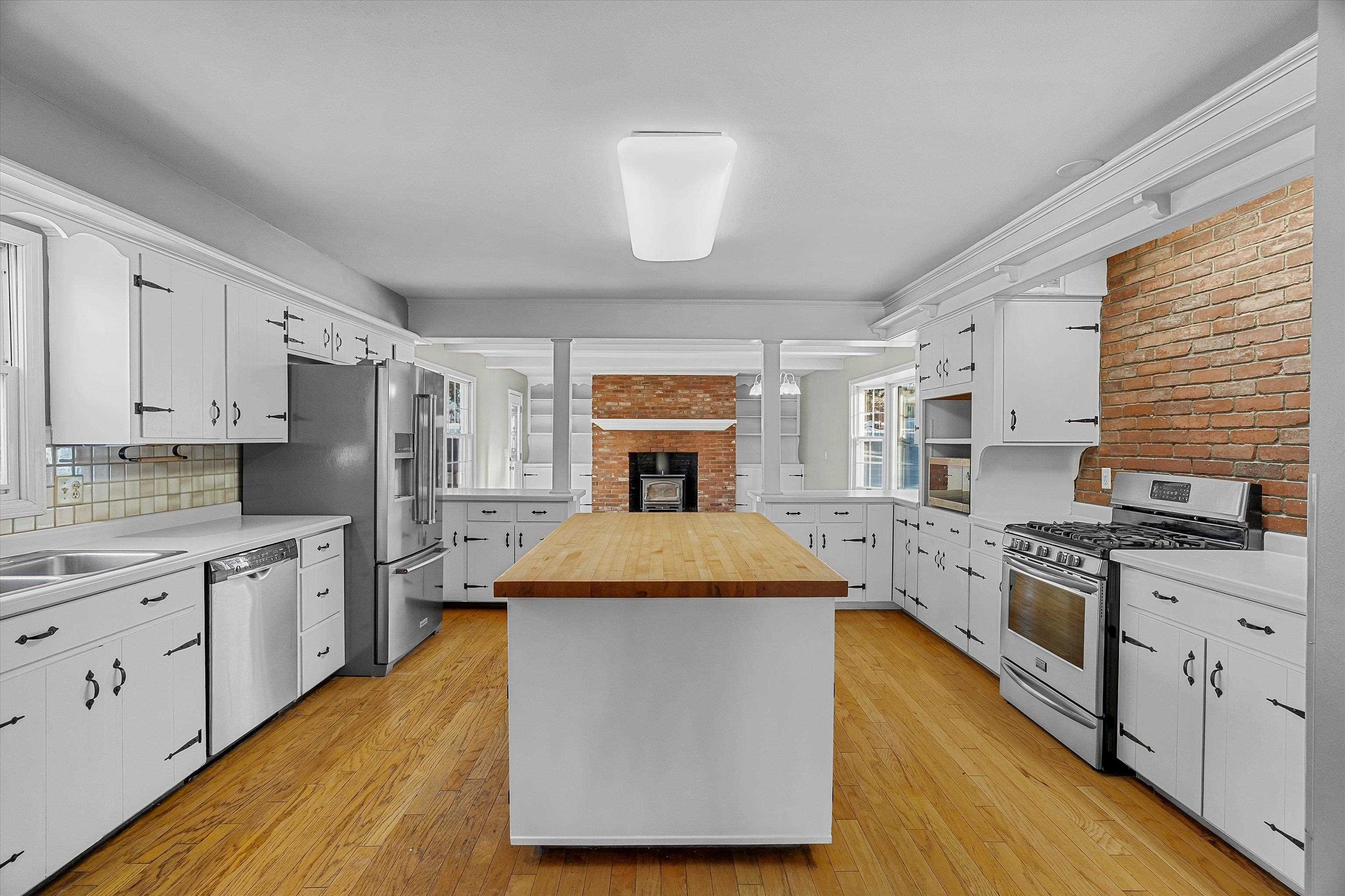 1511 N BROADWAY AVENUE, Marshfield, Wisconsin 54449, 4 Bedrooms Bedrooms, ,2 BathroomsBathrooms,Residential,For Sale,1511 N BROADWAY AVENUE,22505777