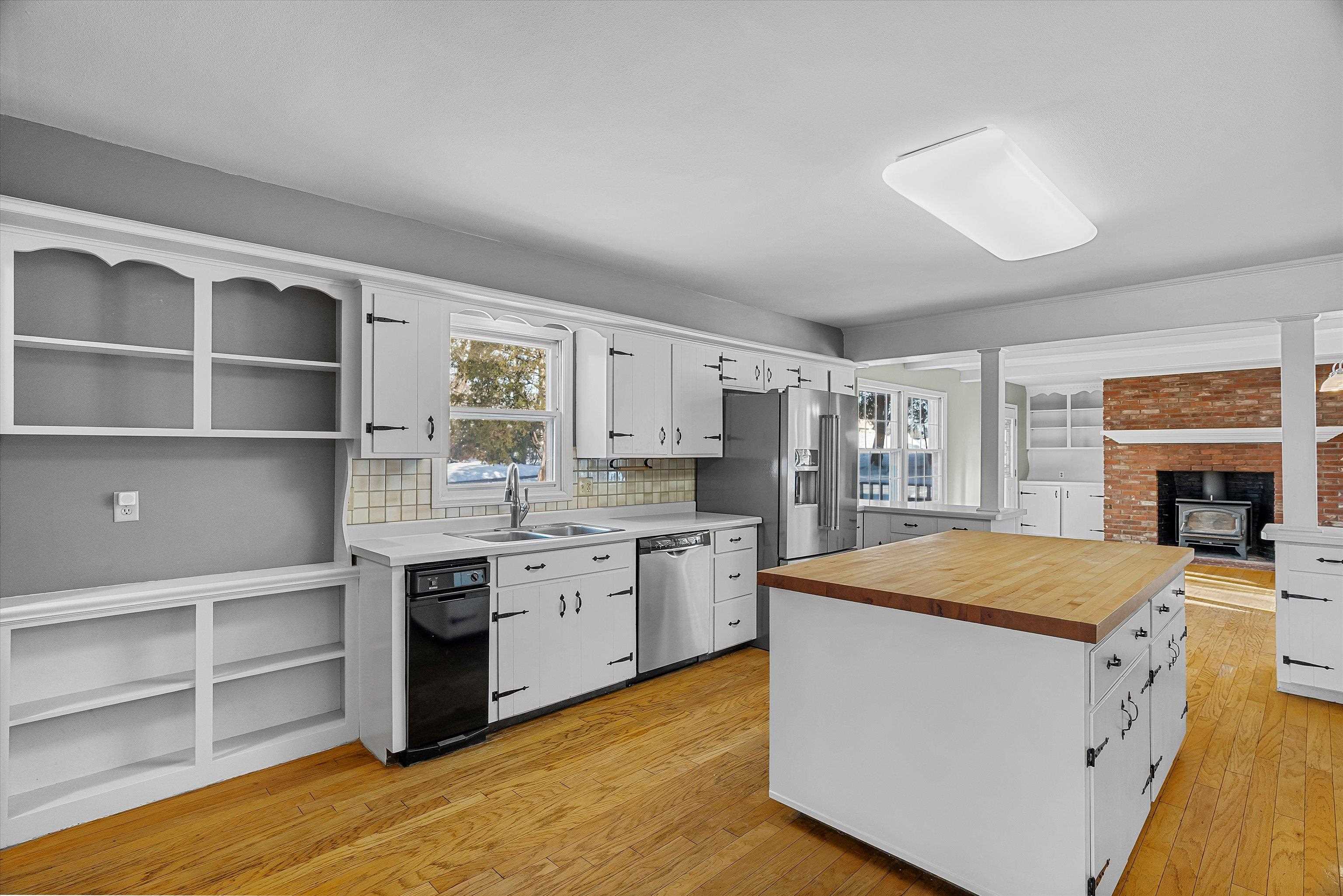 1511 N BROADWAY AVENUE, Marshfield, Wisconsin 54449, 4 Bedrooms Bedrooms, ,2 BathroomsBathrooms,Residential,For Sale,1511 N BROADWAY AVENUE,22505777