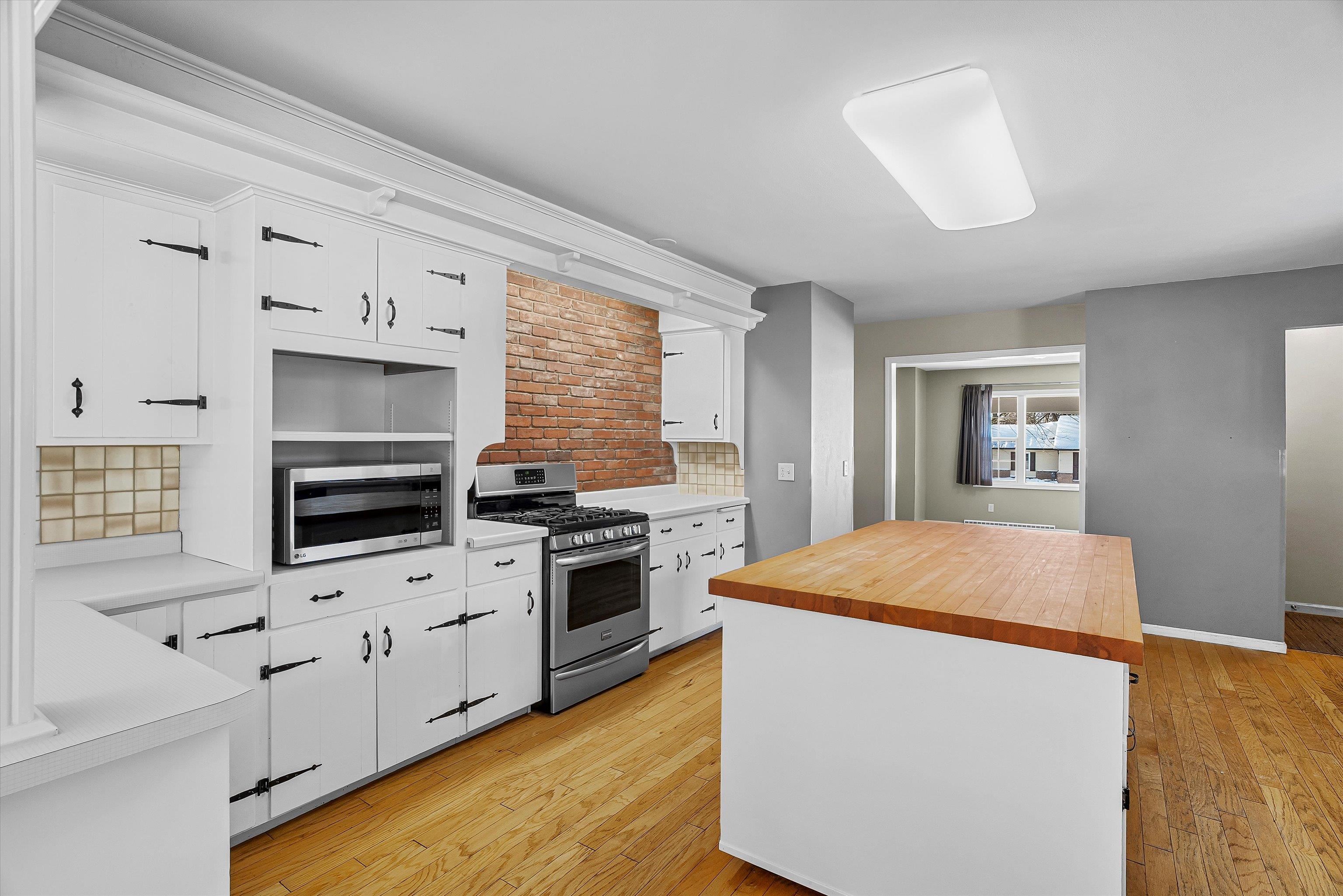 1511 N BROADWAY AVENUE, Marshfield, Wisconsin 54449, 4 Bedrooms Bedrooms, ,2 BathroomsBathrooms,Residential,For Sale,1511 N BROADWAY AVENUE,22505777