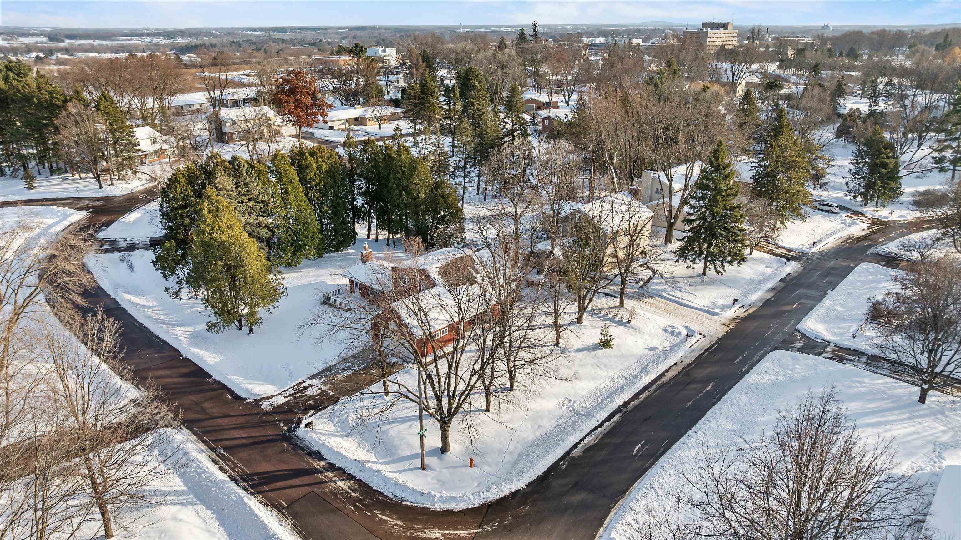 1511 N BROADWAY AVENUE, Marshfield, Wisconsin 54449, 4 Bedrooms Bedrooms, ,2 BathroomsBathrooms,Residential,For Sale,1511 N BROADWAY AVENUE,22505777