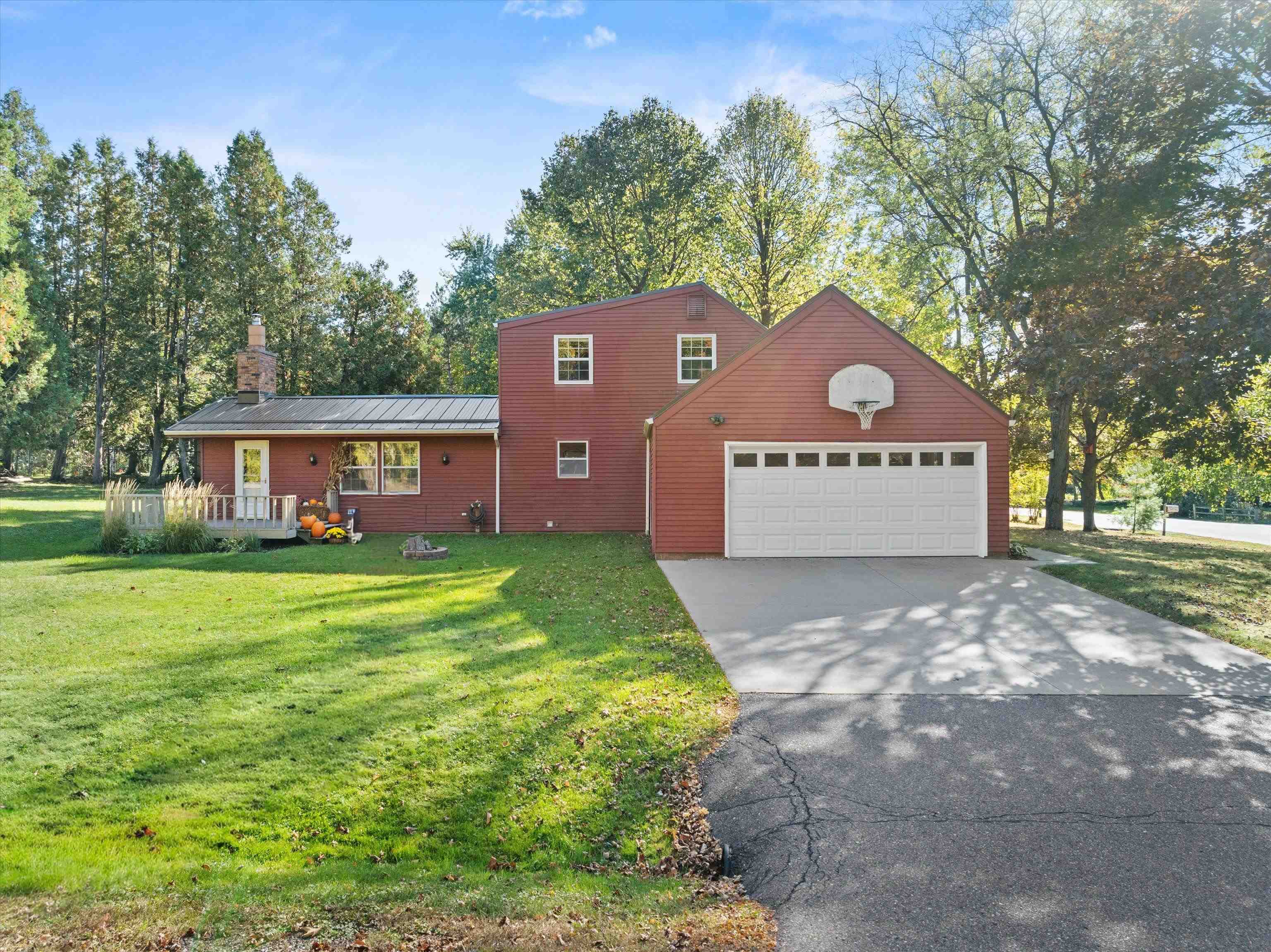 1511 N BROADWAY AVENUE, Marshfield, Wisconsin 54449, 4 Bedrooms Bedrooms, ,2 BathroomsBathrooms,Residential,For Sale,1511 N BROADWAY AVENUE,22505777