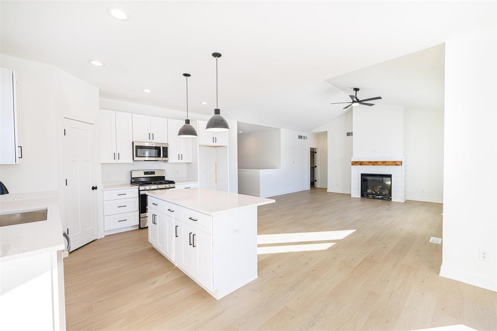 118121 BETTY DRIVE, Stratford, Wisconsin 54484, 3 Bedrooms Bedrooms, ,2 BathroomsBathrooms,Residential,For Sale,118121 BETTY DRIVE,22600096