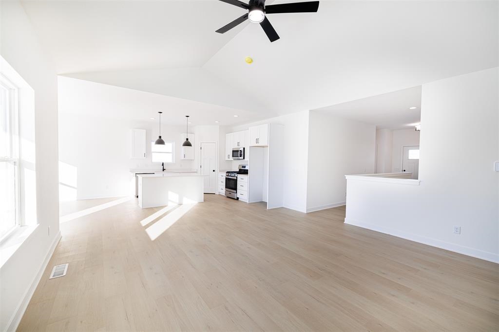 118121 BETTY DRIVE, Stratford, Wisconsin 54484, 3 Bedrooms Bedrooms, ,2 BathroomsBathrooms,Residential,For Sale,118121 BETTY DRIVE,22600096