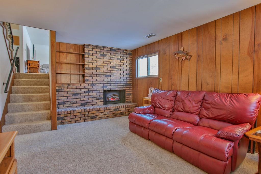 703 LAWRENCE AVENUE, Rothschild, Wisconsin 54474, 4 Bedrooms Bedrooms, ,2 BathroomsBathrooms,Residential,For Sale,703 LAWRENCE AVENUE,22600217