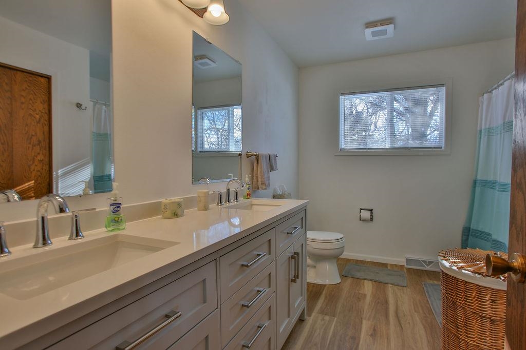 703 LAWRENCE AVENUE, Rothschild, Wisconsin 54474, 4 Bedrooms Bedrooms, ,2 BathroomsBathrooms,Residential,For Sale,703 LAWRENCE AVENUE,22600217