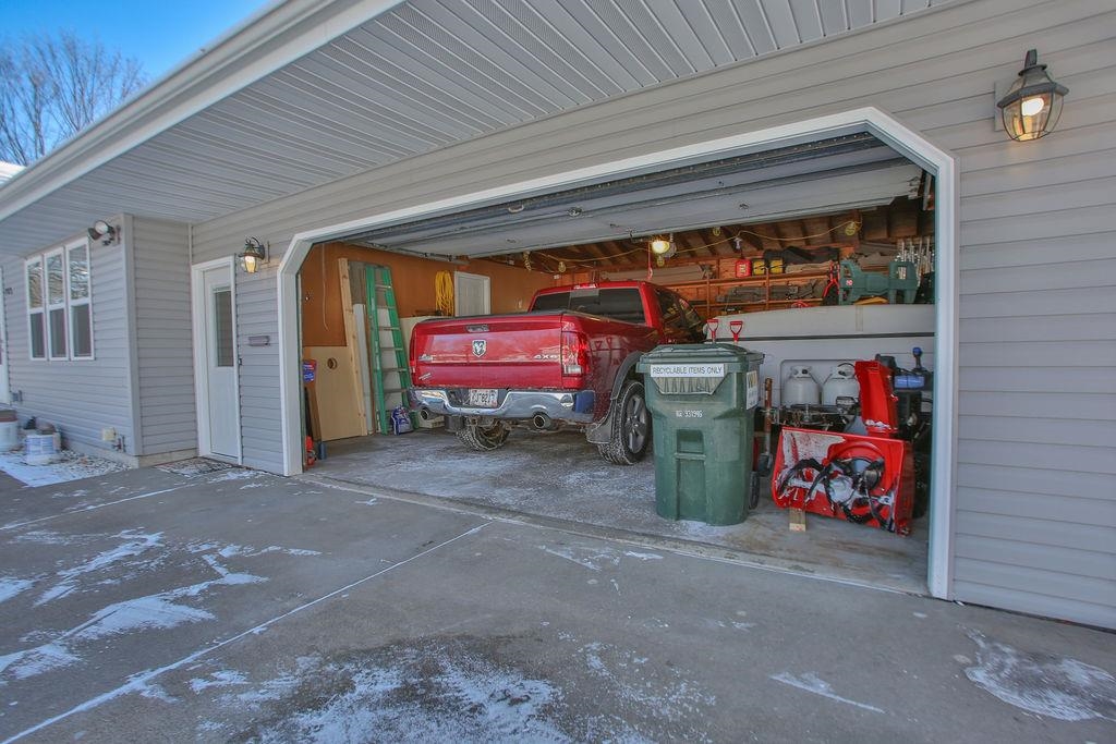 703 LAWRENCE AVENUE, Rothschild, Wisconsin 54474, 4 Bedrooms Bedrooms, ,2 BathroomsBathrooms,Residential,For Sale,703 LAWRENCE AVENUE,22600217