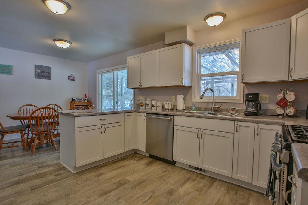 703 LAWRENCE AVENUE, Rothschild, Wisconsin 54474, 4 Bedrooms Bedrooms, ,2 BathroomsBathrooms,Residential,For Sale,703 LAWRENCE AVENUE,22600217