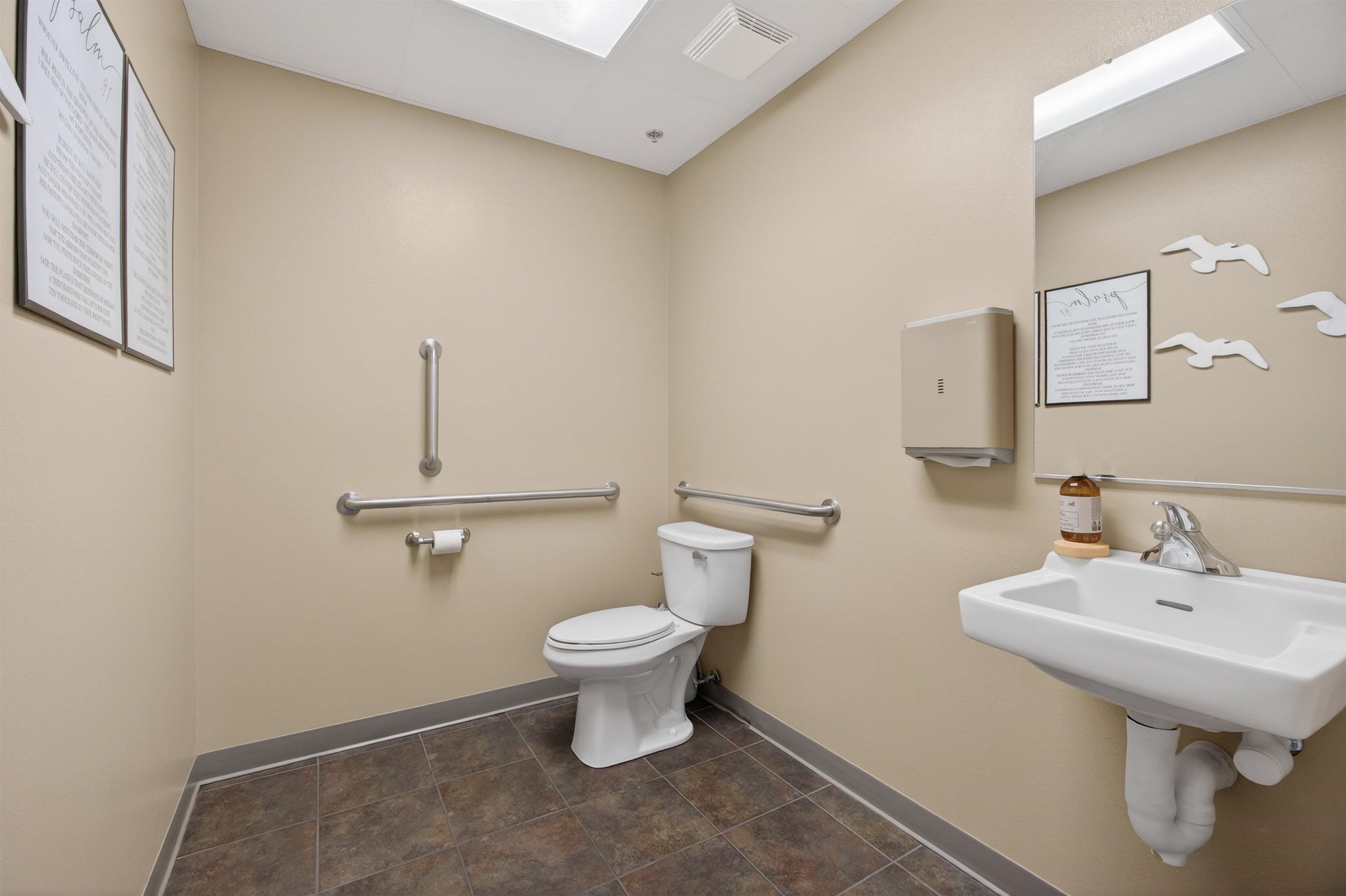 1000 RIVERVIEW EXPRESSWAY, Wisconsin Rapids, Wisconsin 54494, ,Commercial/industrial,For Rent,1000 RIVERVIEW EXPRESSWAY,22600241