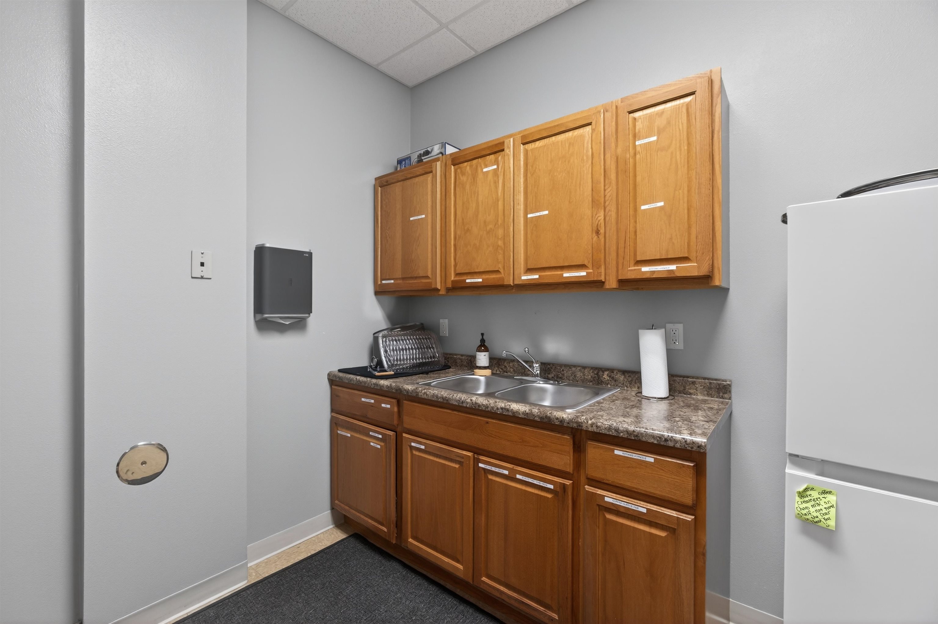 1000 RIVERVIEW EXPRESSWAY, Wisconsin Rapids, Wisconsin 54494, ,Commercial/industrial,For Rent,1000 RIVERVIEW EXPRESSWAY,22600241