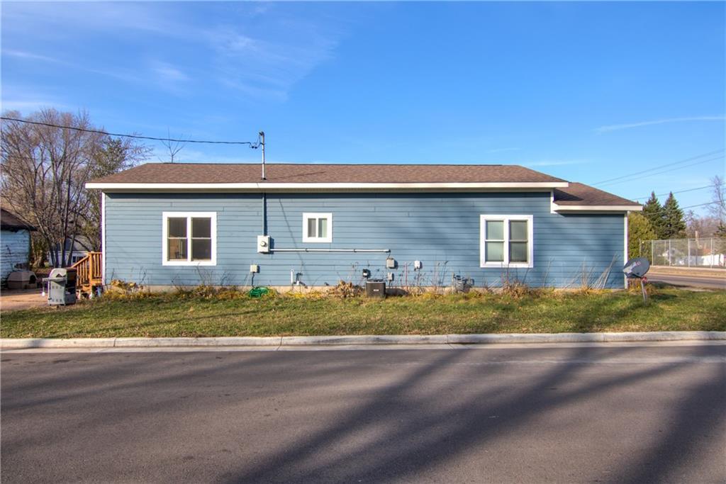 128 S Main St, Chippewa Falls, Wisconsin 54729, 3 Bedrooms Bedrooms, ,1 BathroomBathrooms,Residential,For Sale,128 S Main St,NW1587357