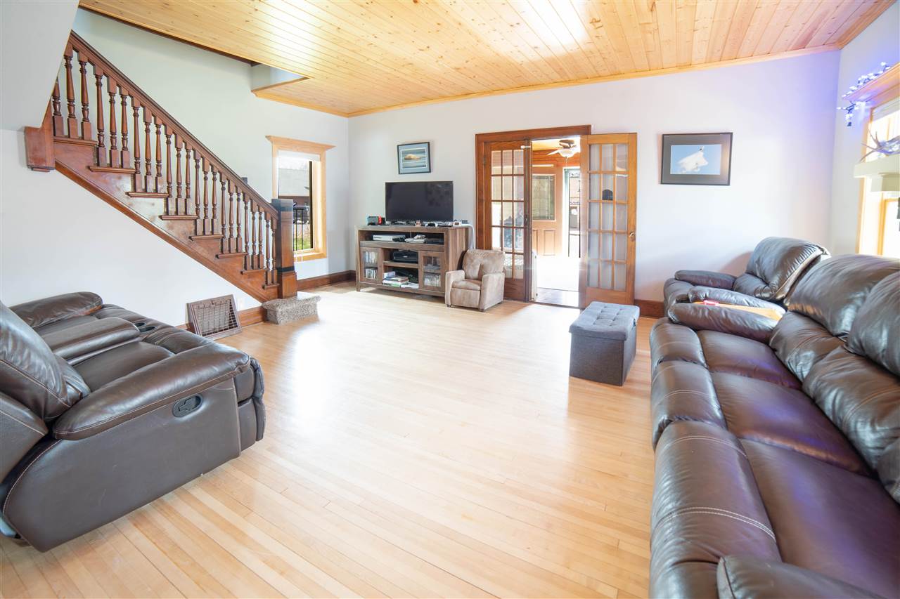 11579 E Waterfront Dr, Lake Nebagamon, WI 54849 184,900 Single