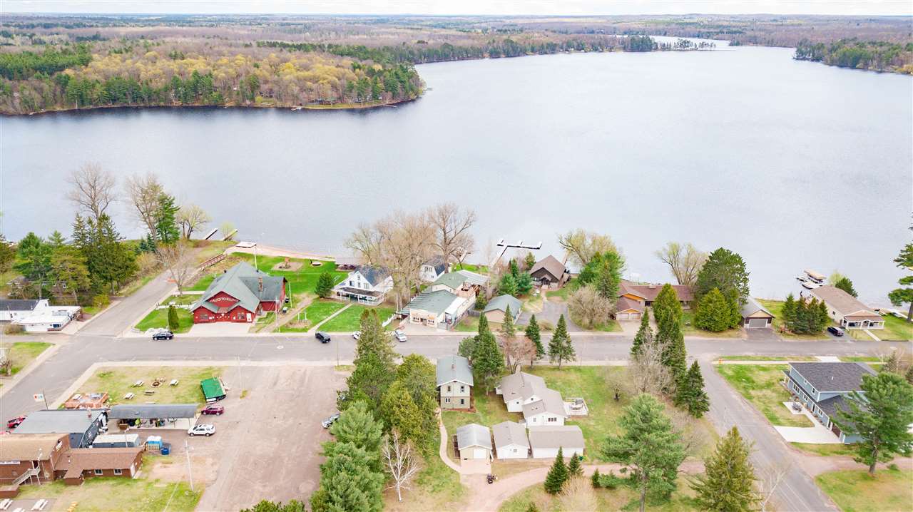 11579 E Waterfront Dr, Lake Nebagamon, WI 54849 184,900 Single