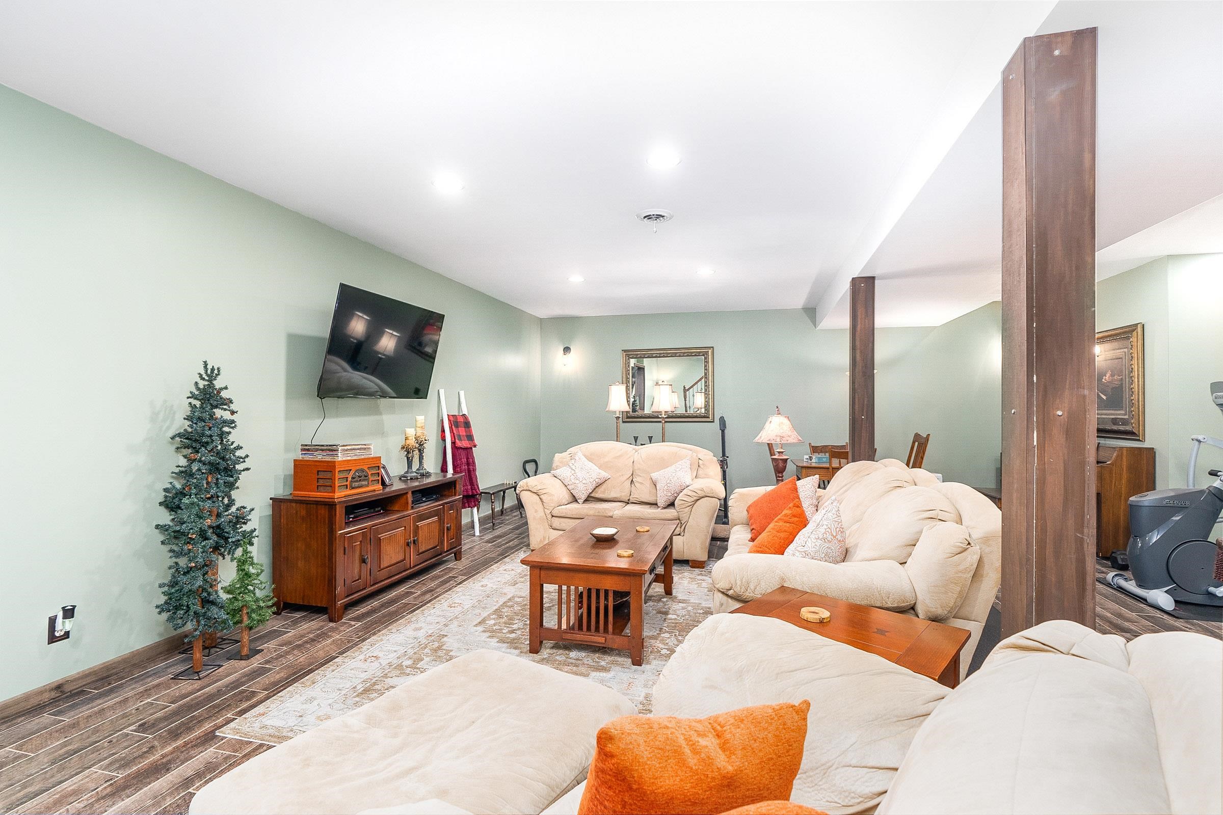 525 Hansen Rd, Wrenshall, MN 55797 449,900 SF/Detached Sold