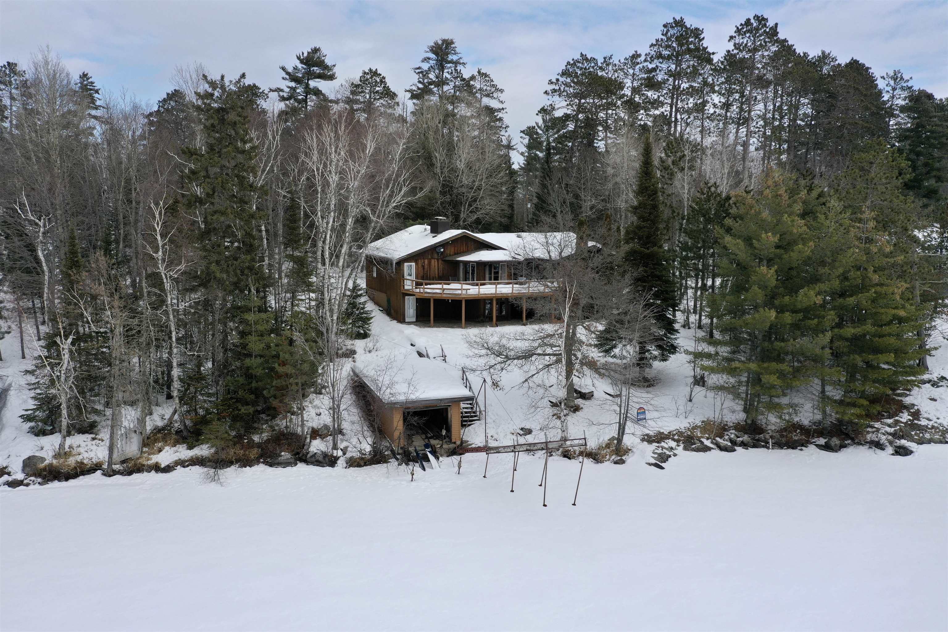 9094 Hibbing Point Rd, Cook, MN 55723 997,500 SF/Detached Coming