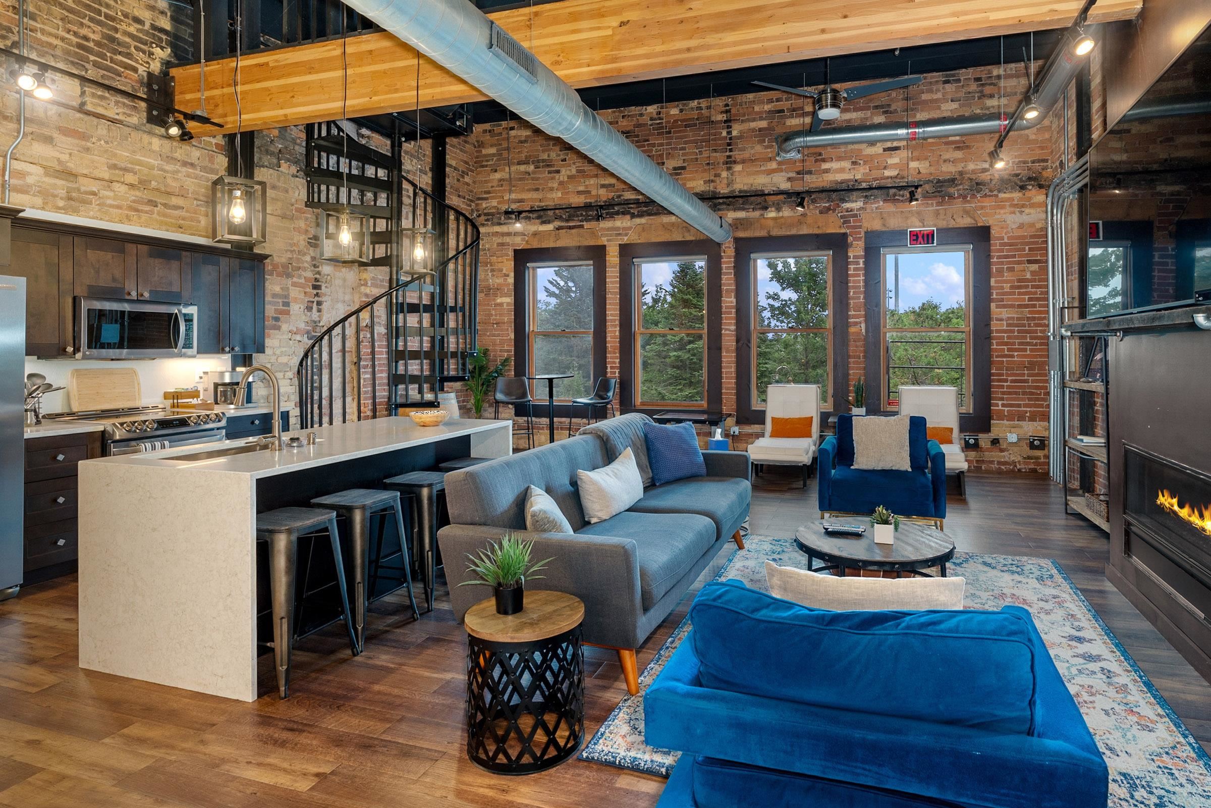 120 E Superior St, 4, Duluth, MN 55802 1,199,000 Condo/Townhouse