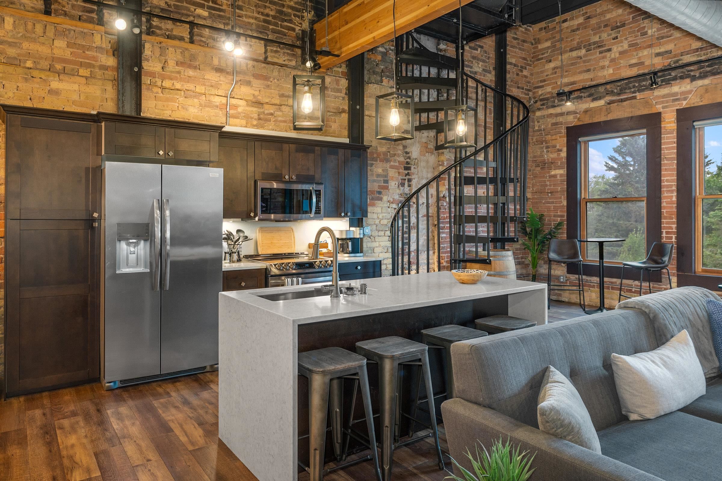 120 E Superior St, 4, Duluth, MN 55802 1,199,000 Condo/Townhouse