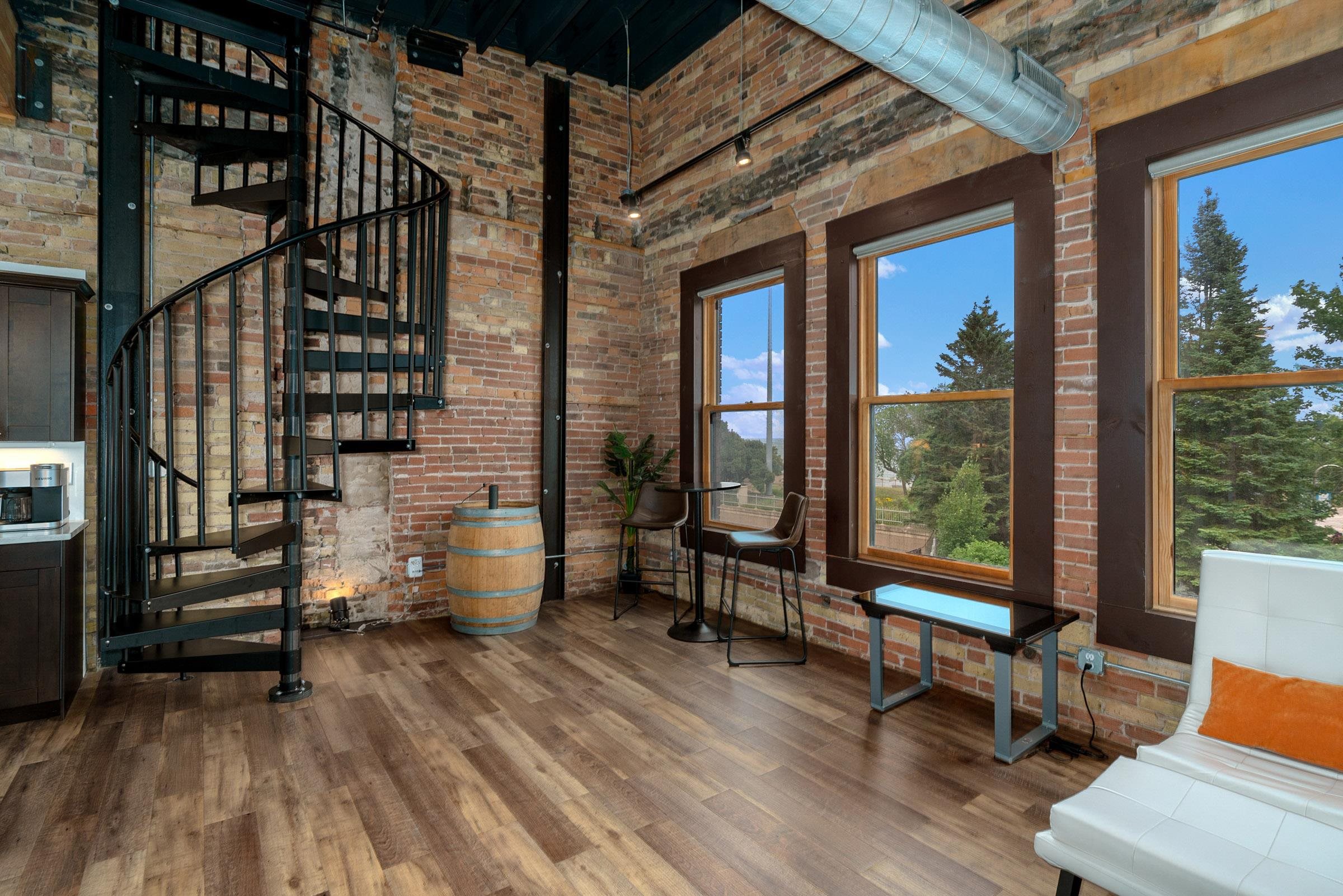 120 E Superior St, 4, Duluth, MN 55802 1,199,000 Condo/Townhouse