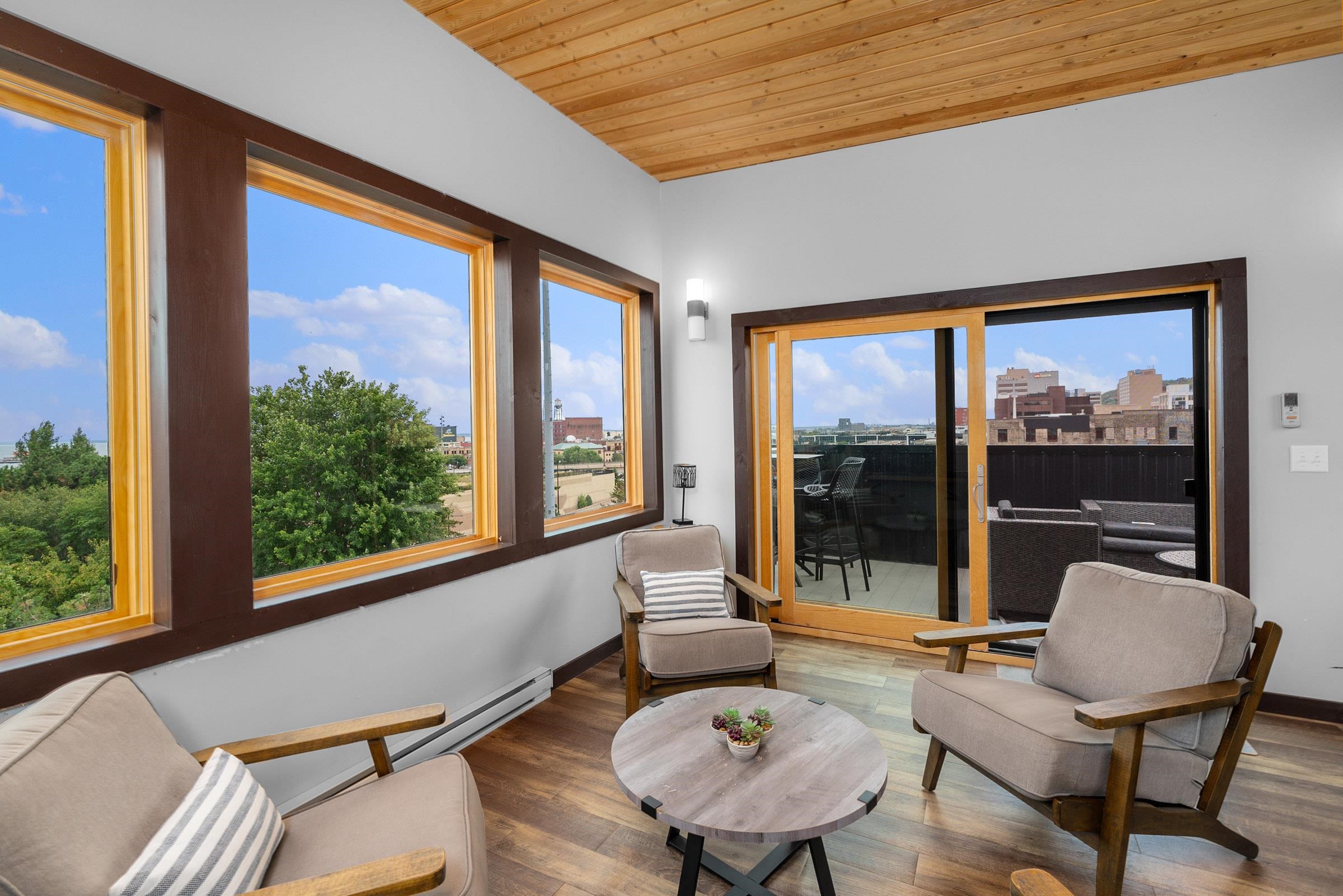 120 E Superior St, 4, Duluth, MN 55802 1,199,000 Condo/Townhouse