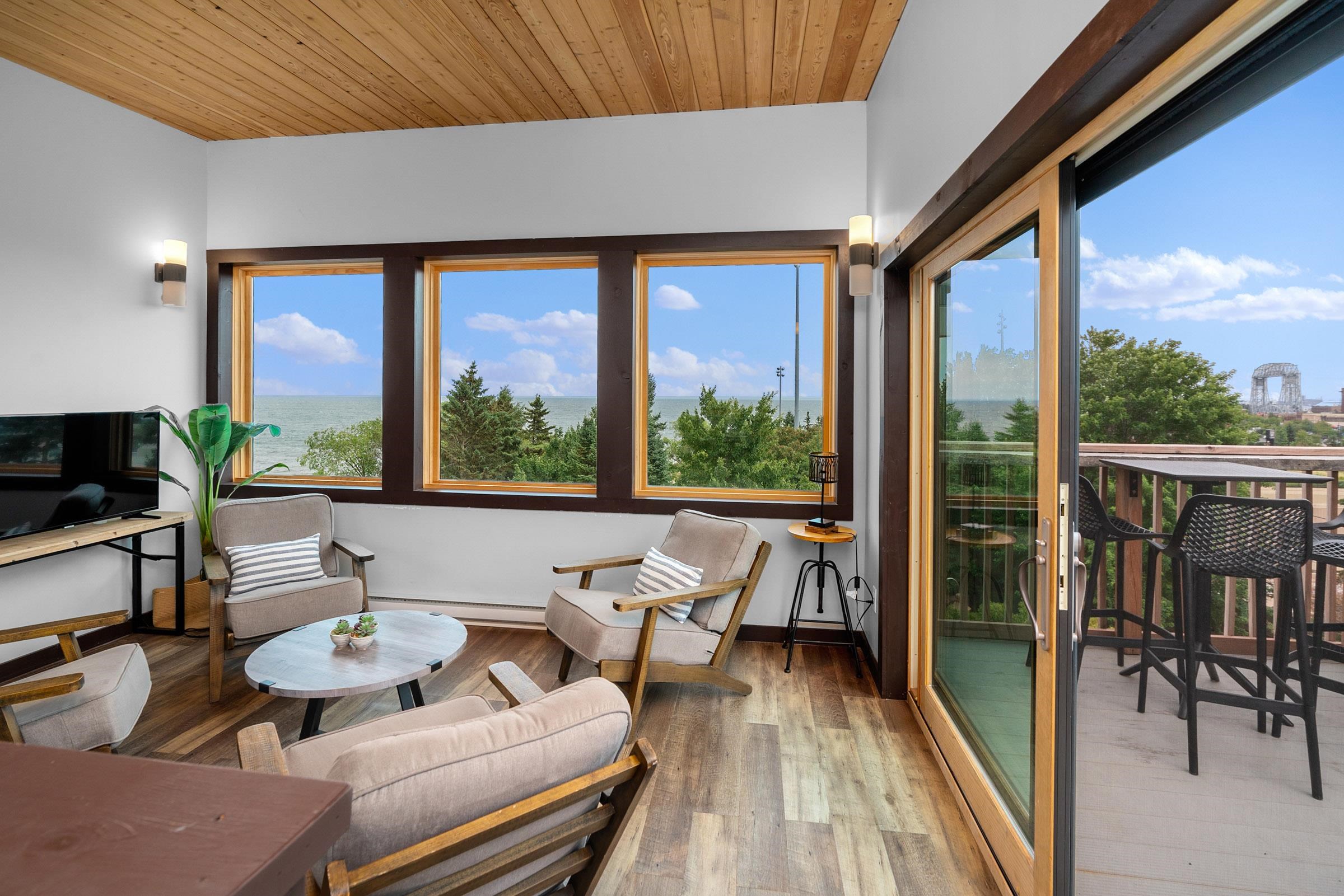 120 E Superior St, 4, Duluth, MN 55802 1,199,000 Condo/Townhouse