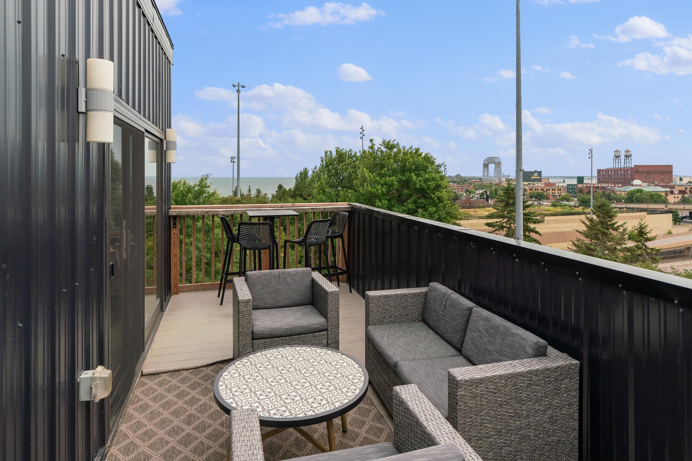 120 E Superior St, 4, Duluth, MN 55802 1,199,000 Condo/Townhouse