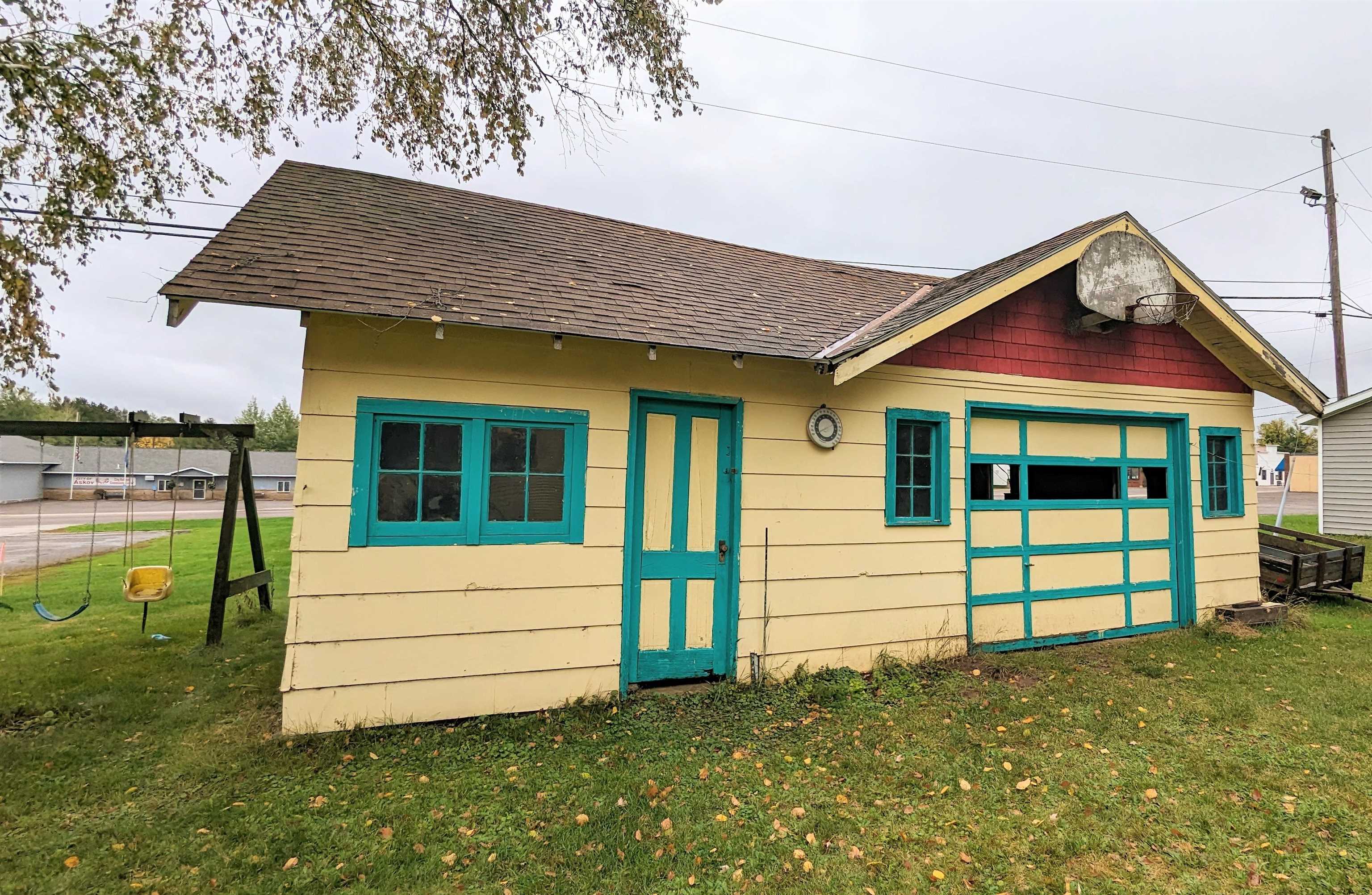 6358 HC Andersen Alle, Askov, MN 55704 125,000 SF/Detached