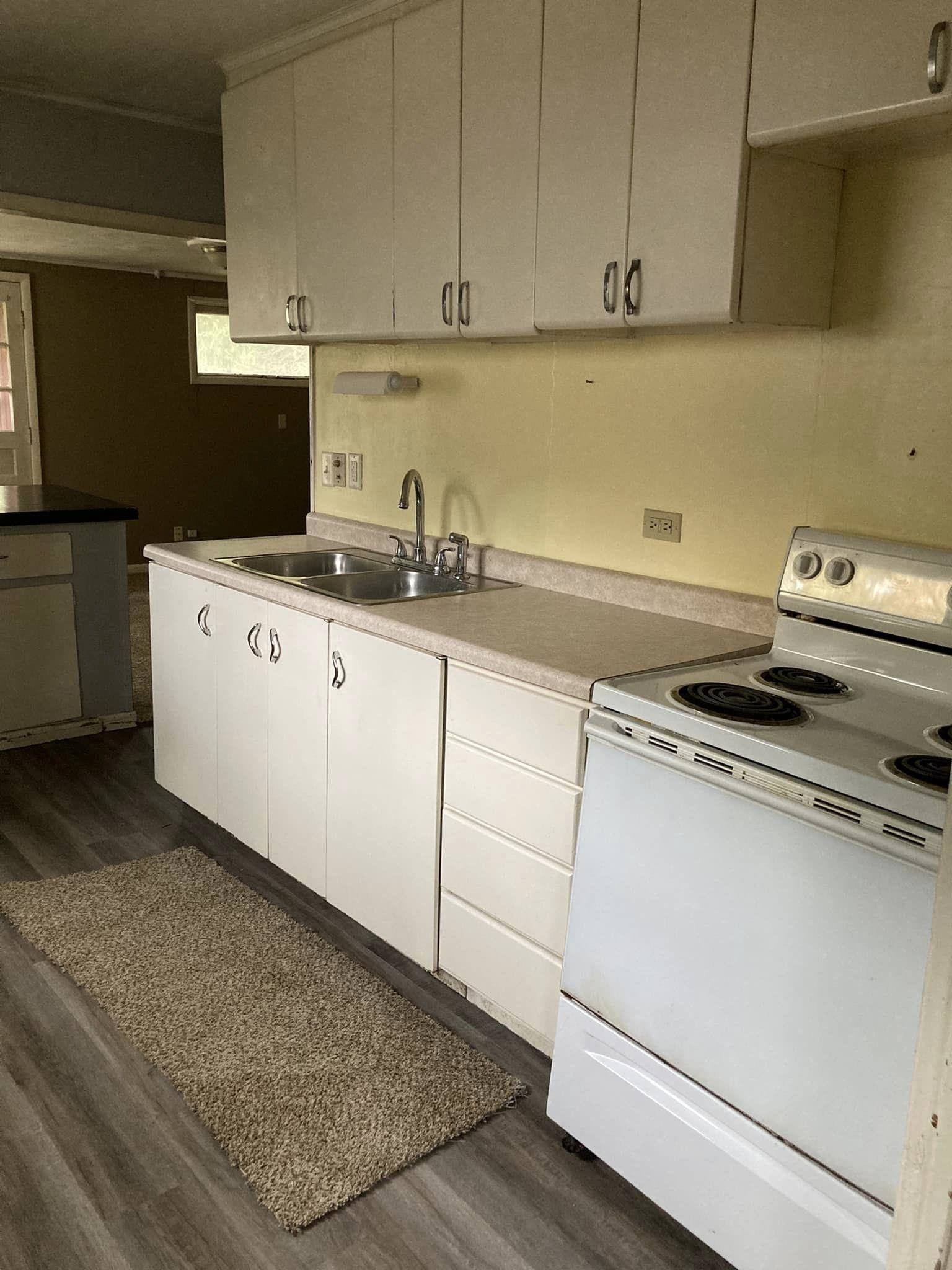 920 W Arrowhead Rd, Duluth, MN 55811 170,000 SF/Detached Active