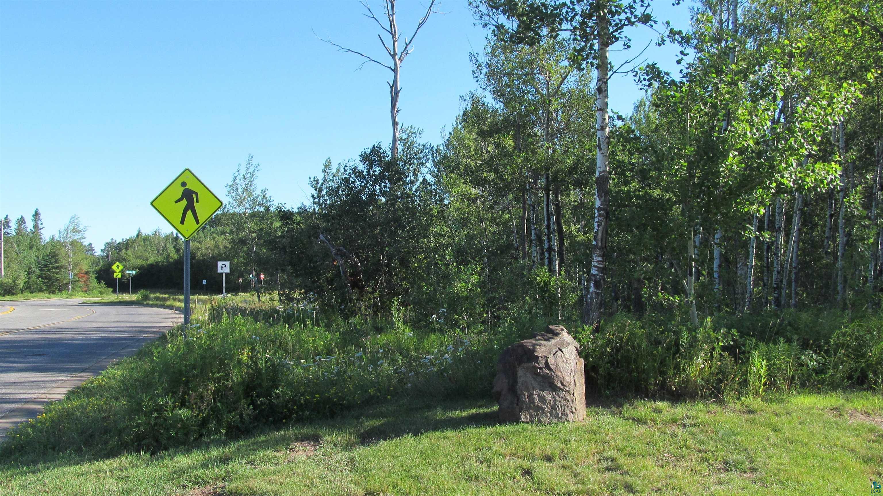 xxxx Maple Grove Rd, Duluth, MN 55811 Listing Photo  4