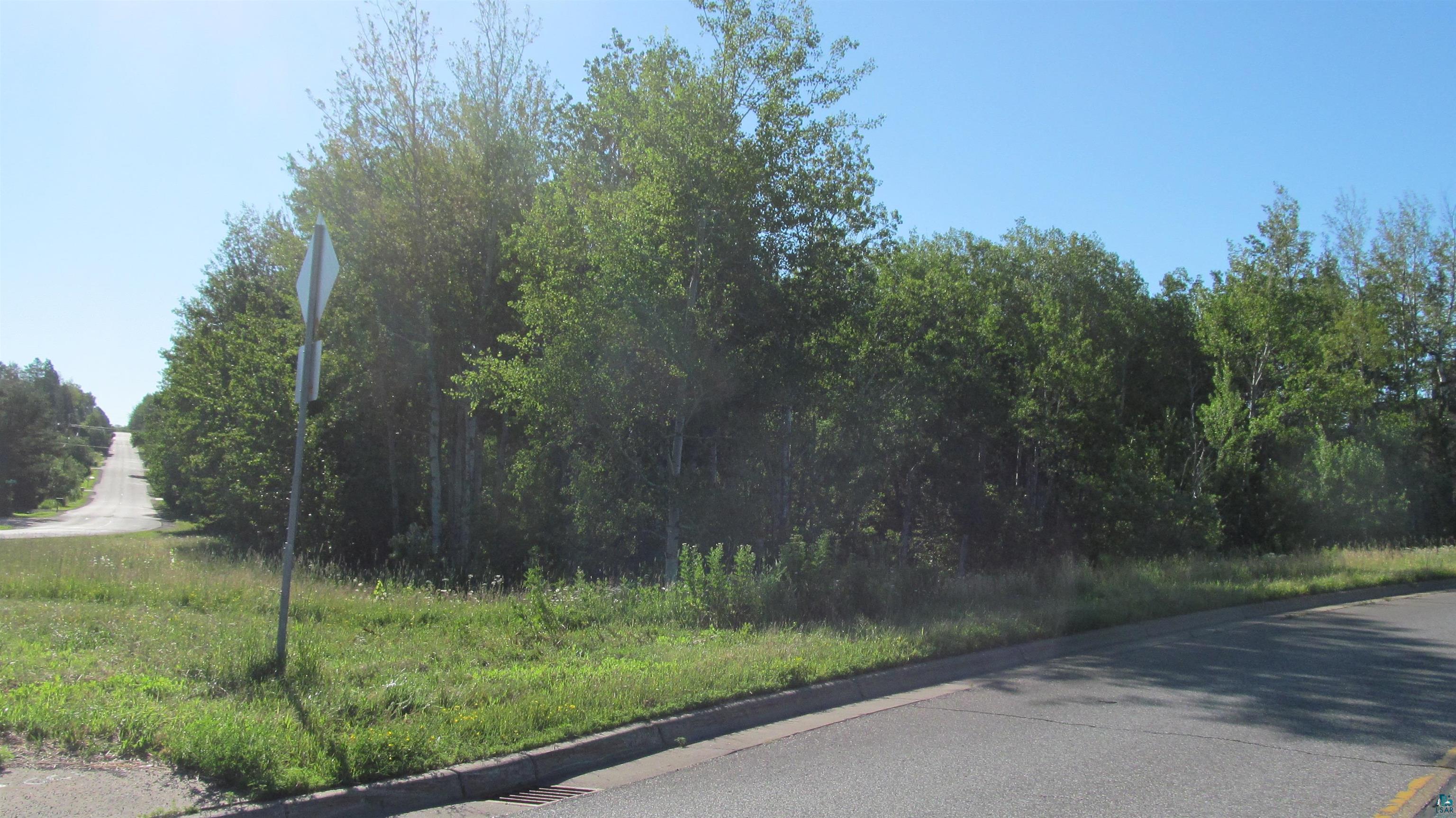 xxxx Maple Grove Rd, Duluth, MN 55811 Listing Photo  7
