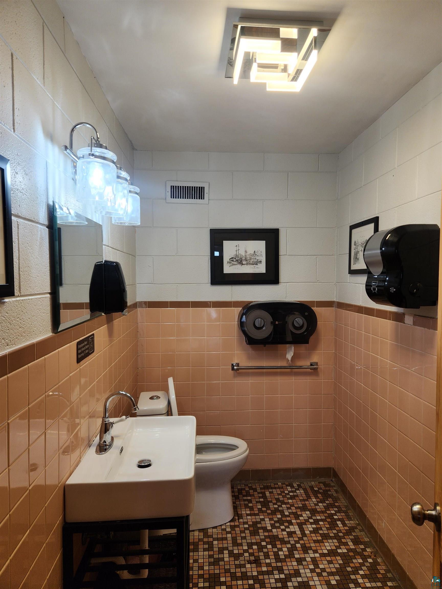 5221 E 4th St, Superior, WI 54880 Listing Photo  25