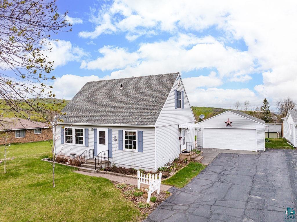 33 Nelson Dr, Silver Bay, MN 55614 Listing Photo  2