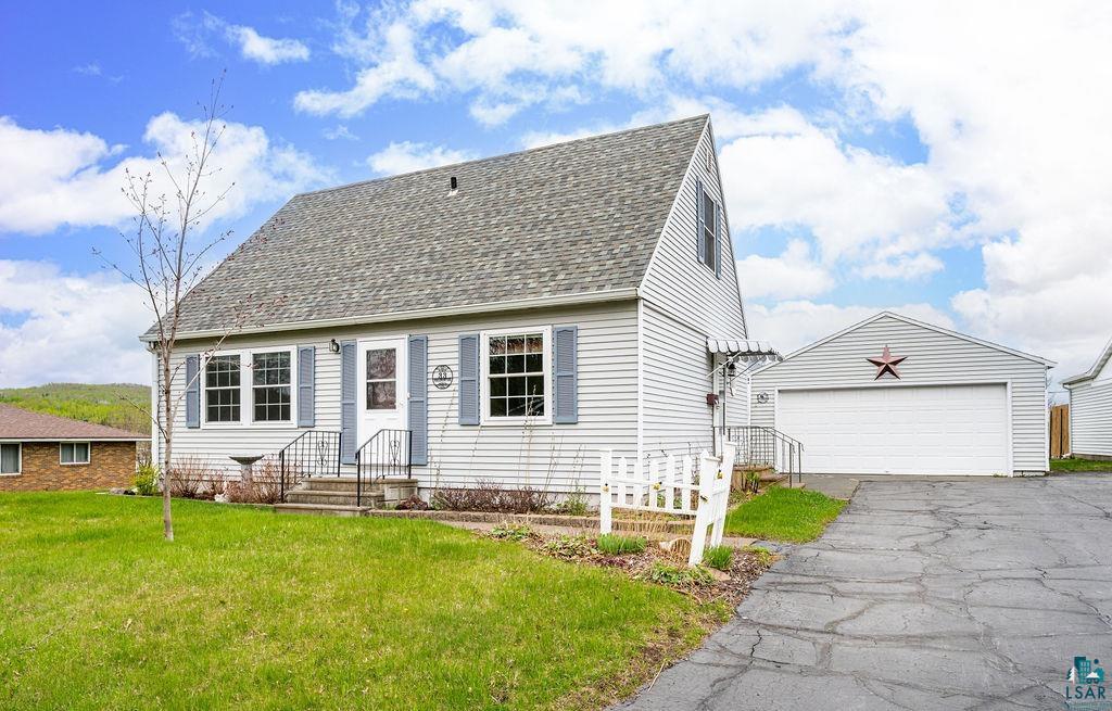 33 Nelson Dr, Silver Bay, MN 55614 Listing Photo  3