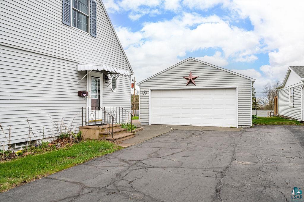 33 Nelson Dr, Silver Bay, MN 55614 Listing Photo  5