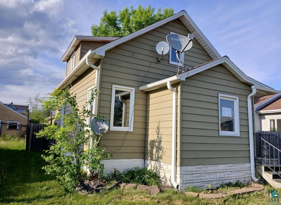 112 W 3rd Ave N, Aurora, MN 55705 Listing Photo  2